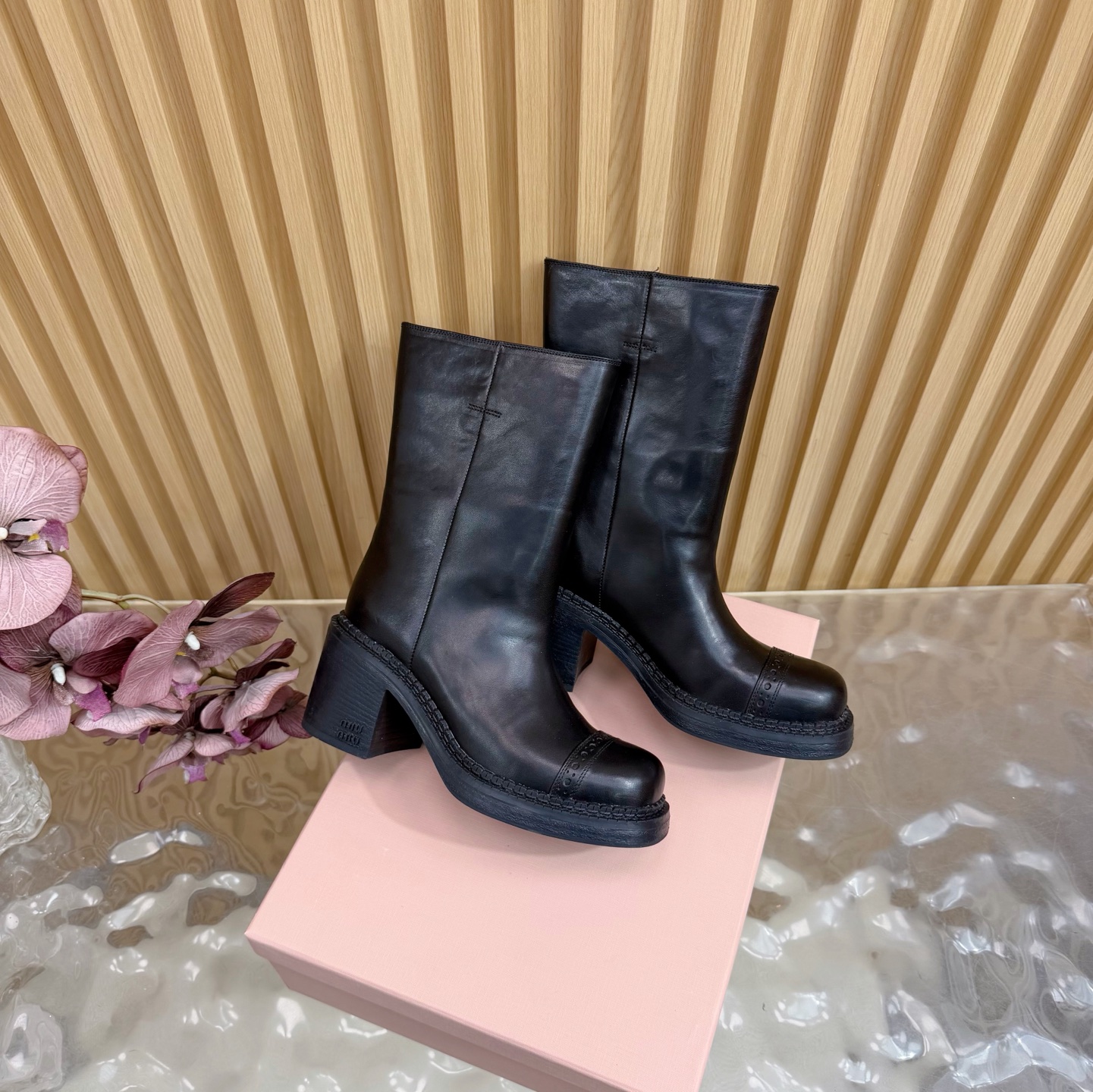 [TOP] Miu Miu Short Boots - 2 Colors