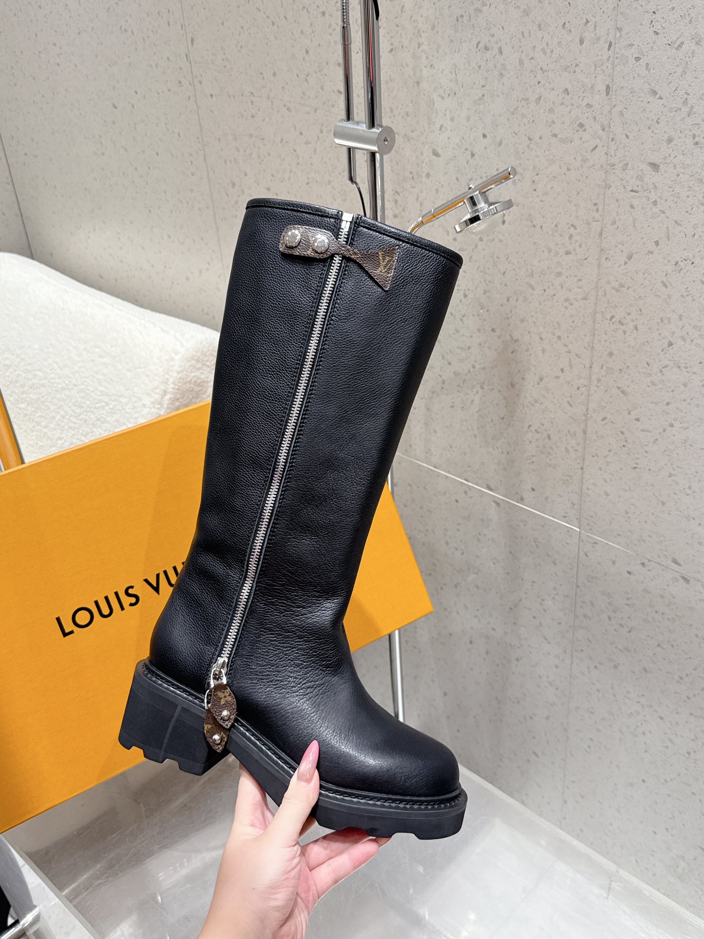 [TOP] Louis Vuitton LV Calfskin Long Boots - 2 Colors