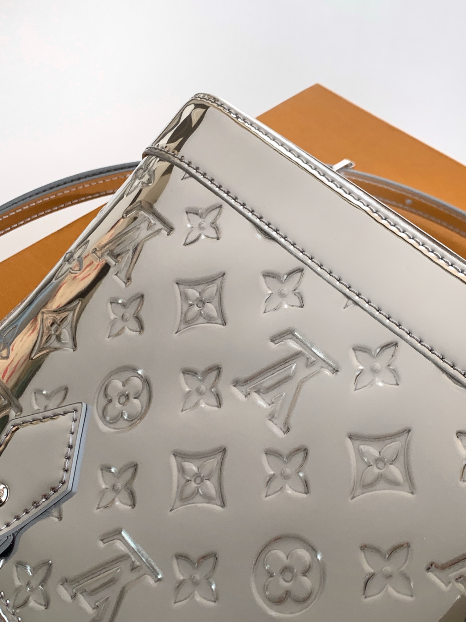 [TOP] Louis Vuitton LV Alma BB Bag Monogram Miroir 23.5X17.5X11.5cm - Sliver