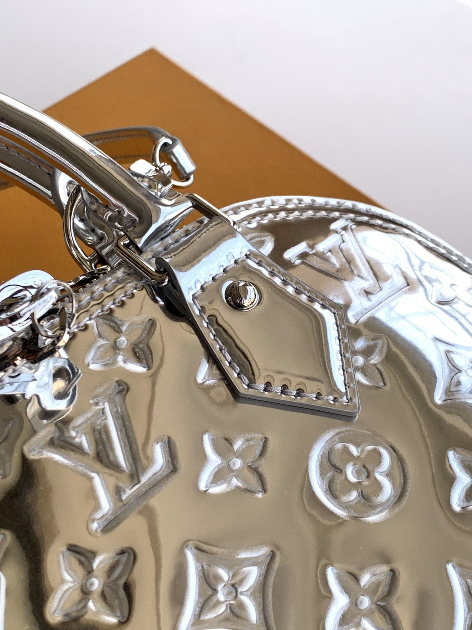 [TOP] Louis Vuitton LV Alma BB Bag Monogram Miroir 23.5X17.5X11.5cm - Sliver