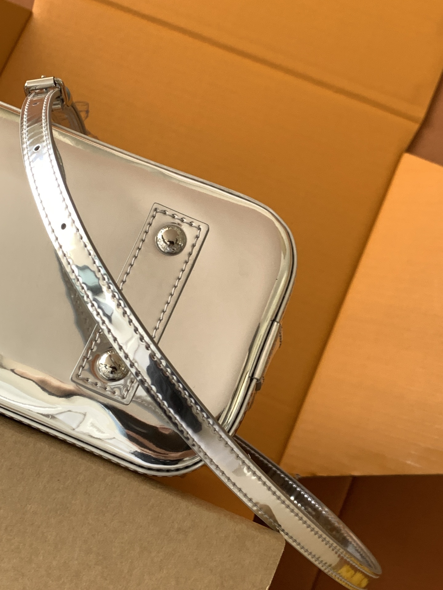 [TOP] Louis Vuitton LV Alma BB Bag Monogram Miroir 23.5X17.5X11.5cm - Sliver