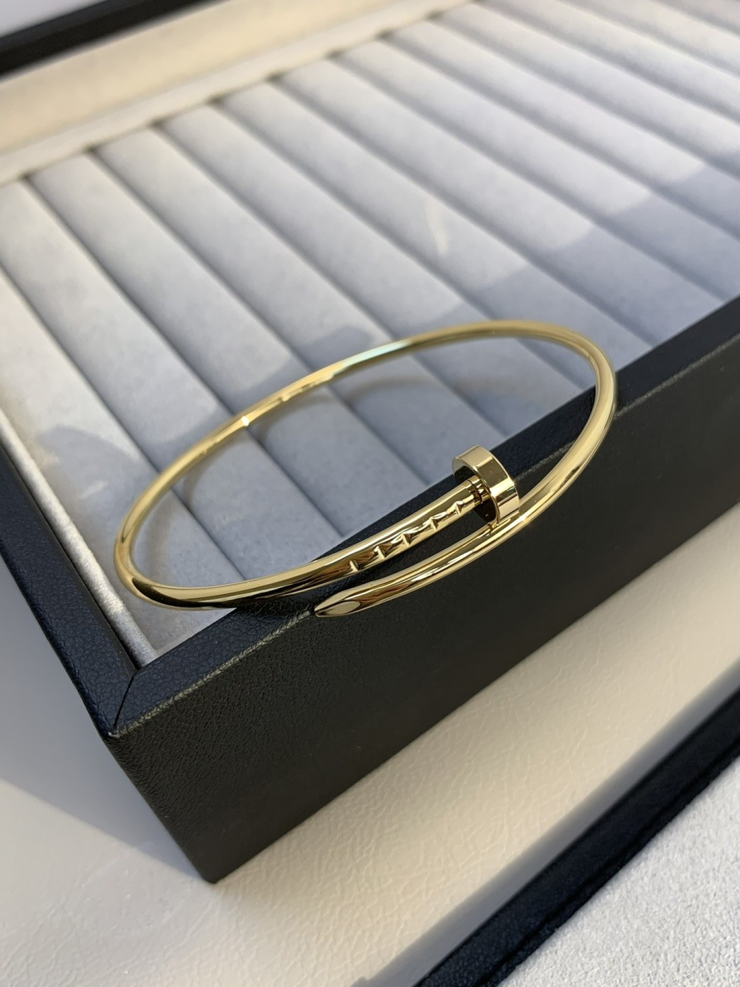 [TOP] Cartier Thin Bracelet with No Diamonds  - Gold