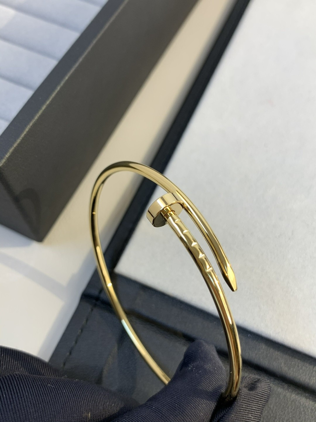 [TOP] Cartier Thin Bracelet with No Diamonds  - Gold