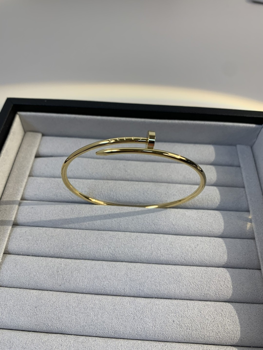 [TOP] Cartier Thin Bracelet with No Diamonds  - Gold