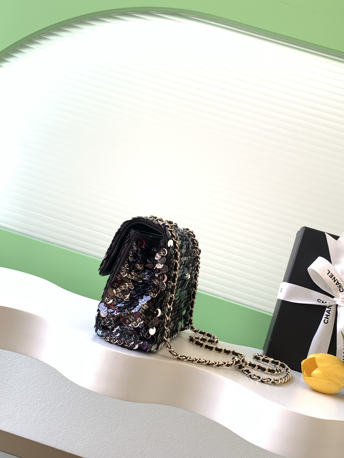 [TOP] CHANEL Classic Flap Bag CF Sequins 21*14*8cm - Black