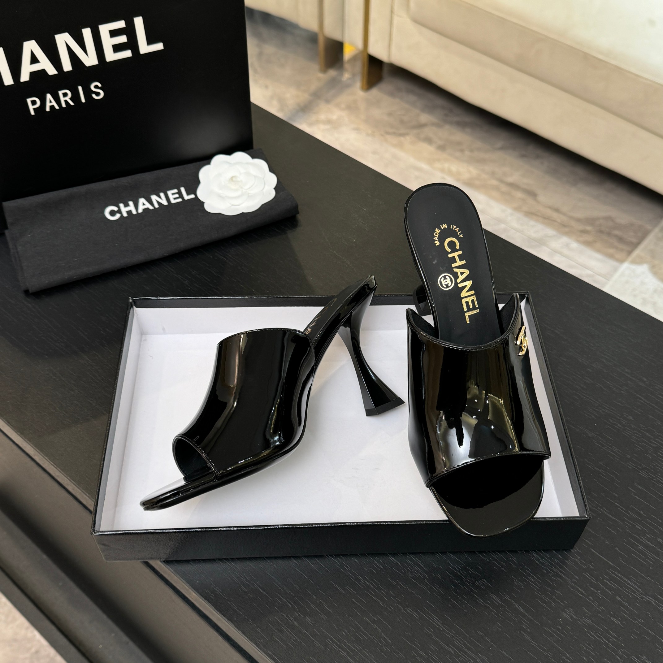 [TOP] CHANEL Glossy High Heel Sliders - Black