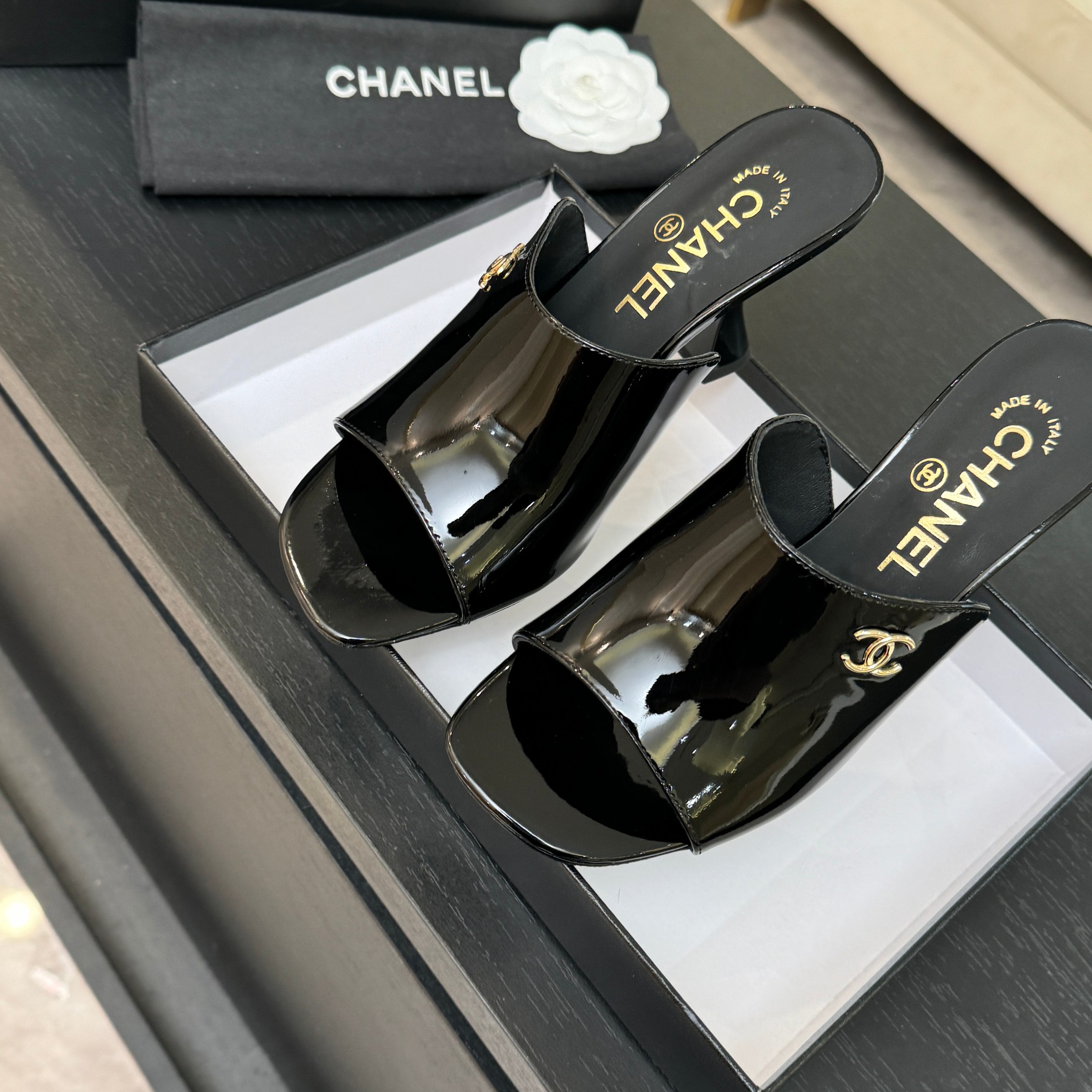 [TOP] CHANEL Glossy High Heel Sliders - Black