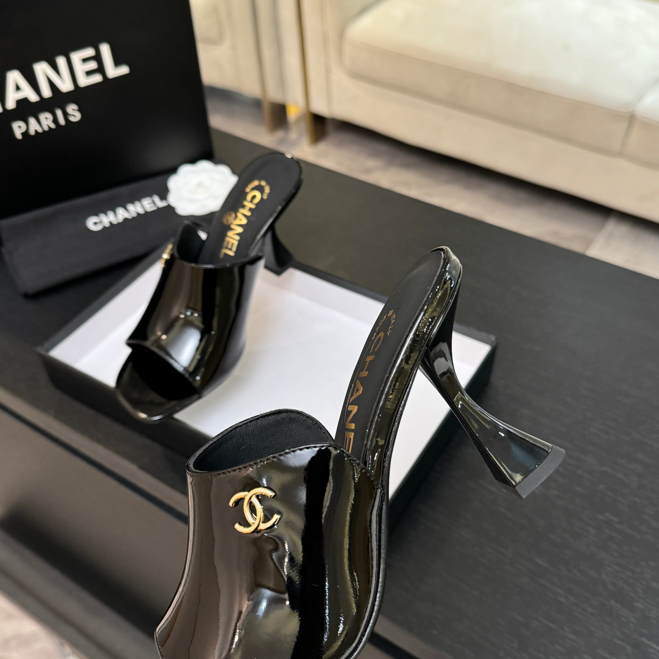 [TOP] CHANEL Glossy High Heel Sliders - Black