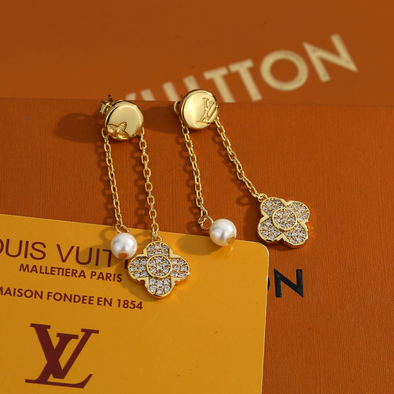 [TOP] Louis Vuitton LV Earrings - Gold