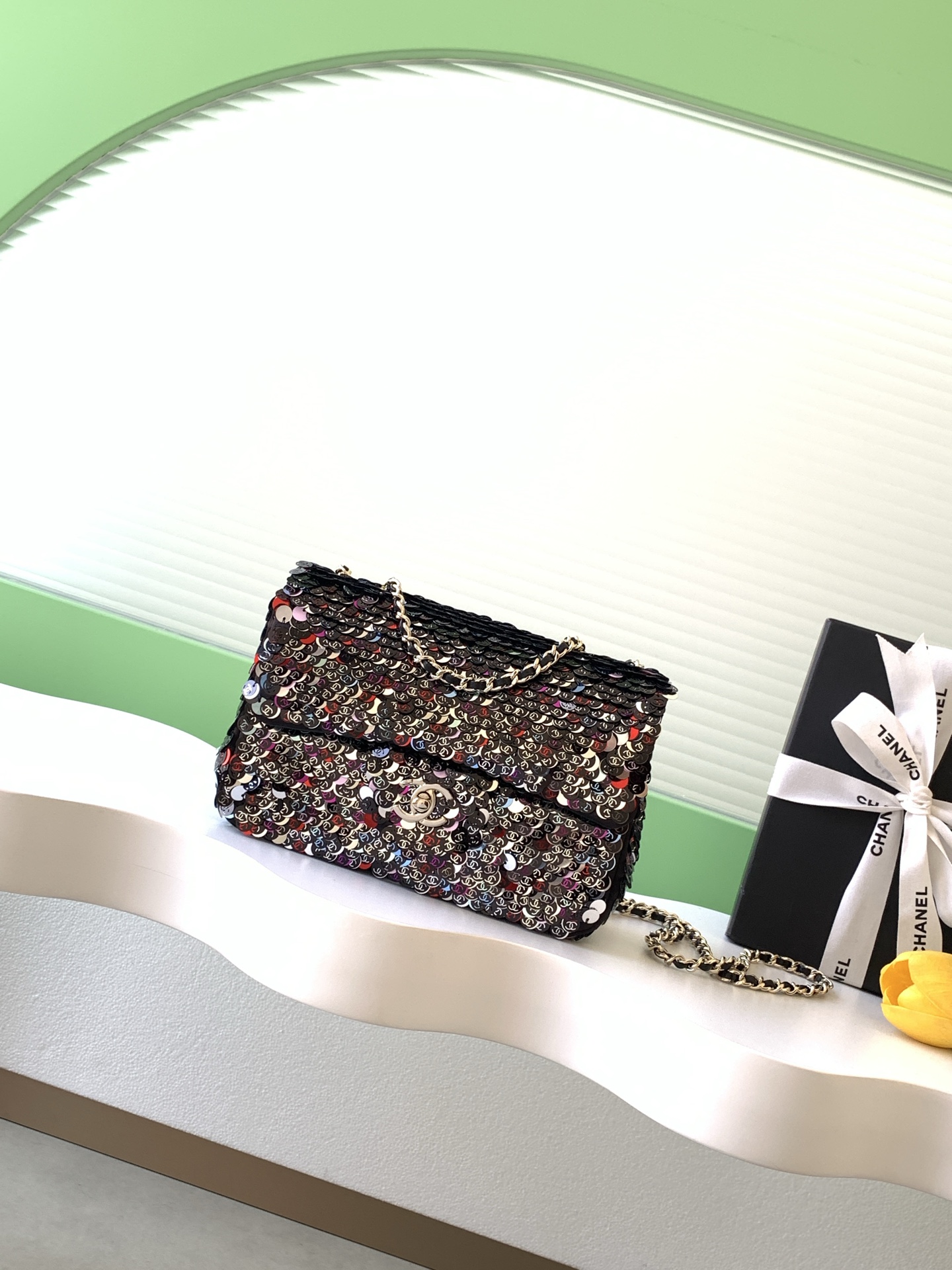 [TOP] CHANEL Classic Flap Bag CF Sequins 21*14*8cm - Black