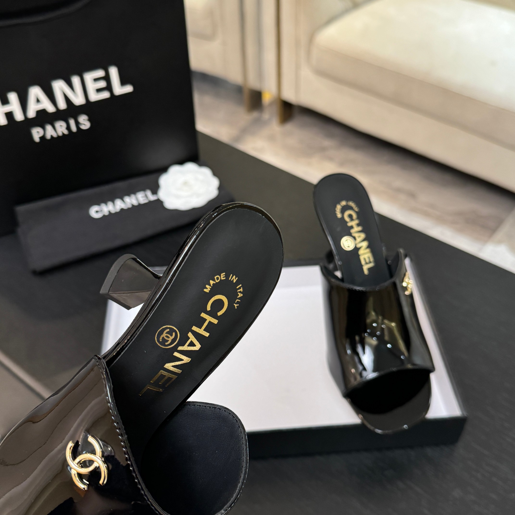 [TOP] CHANEL Glossy High Heel Sliders - Black