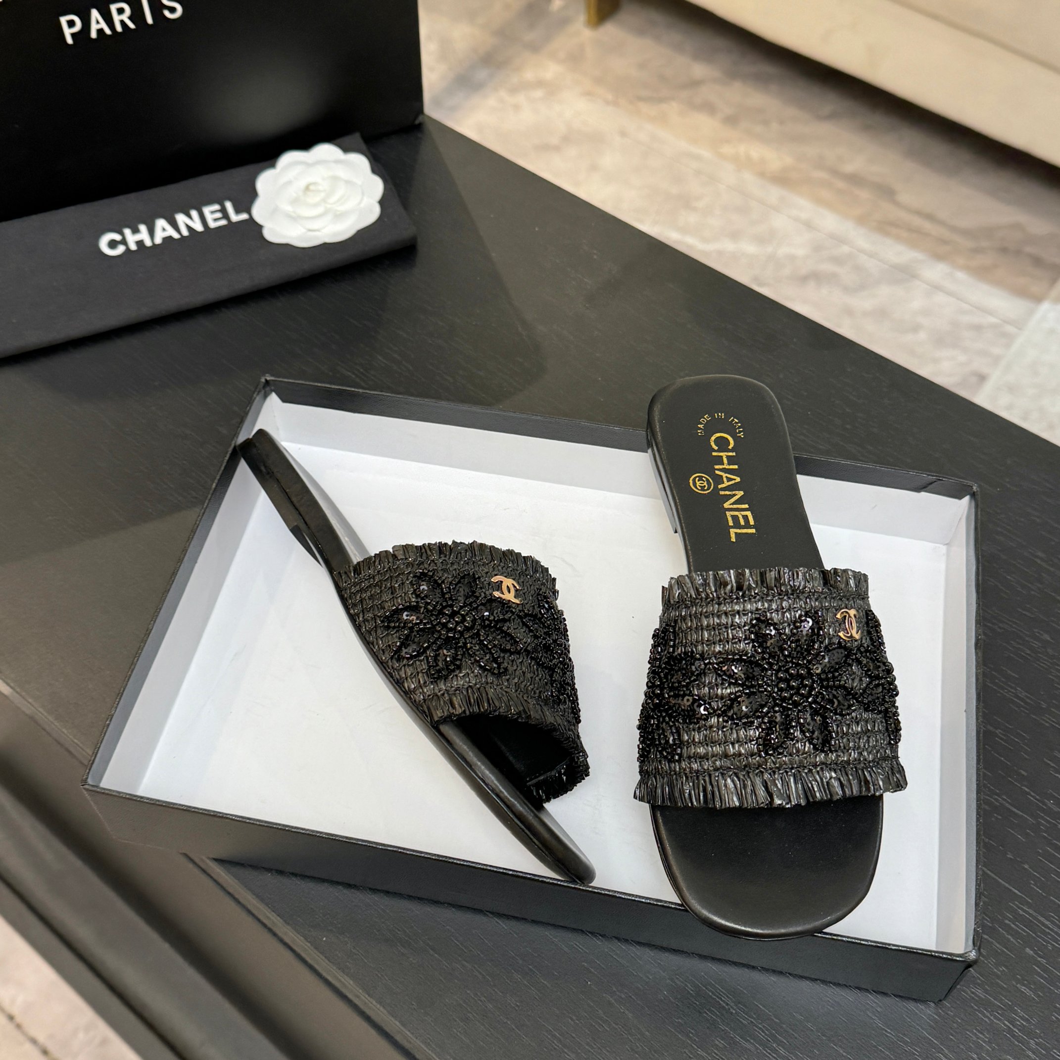 [TOP] CHANEL Flat Slippers - 3 Colors