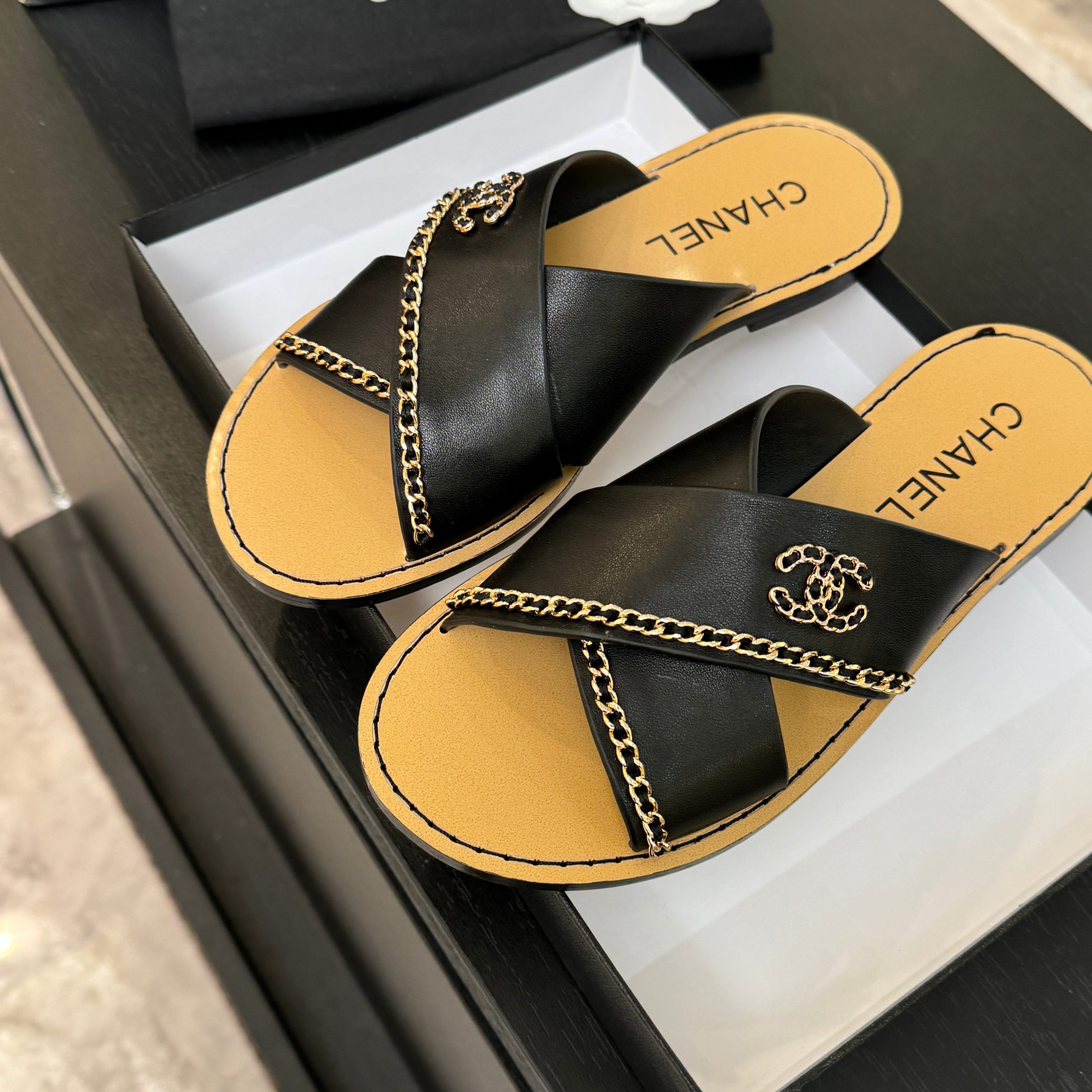 [TOP] CHANEL Flat Slippers - 4 Colors