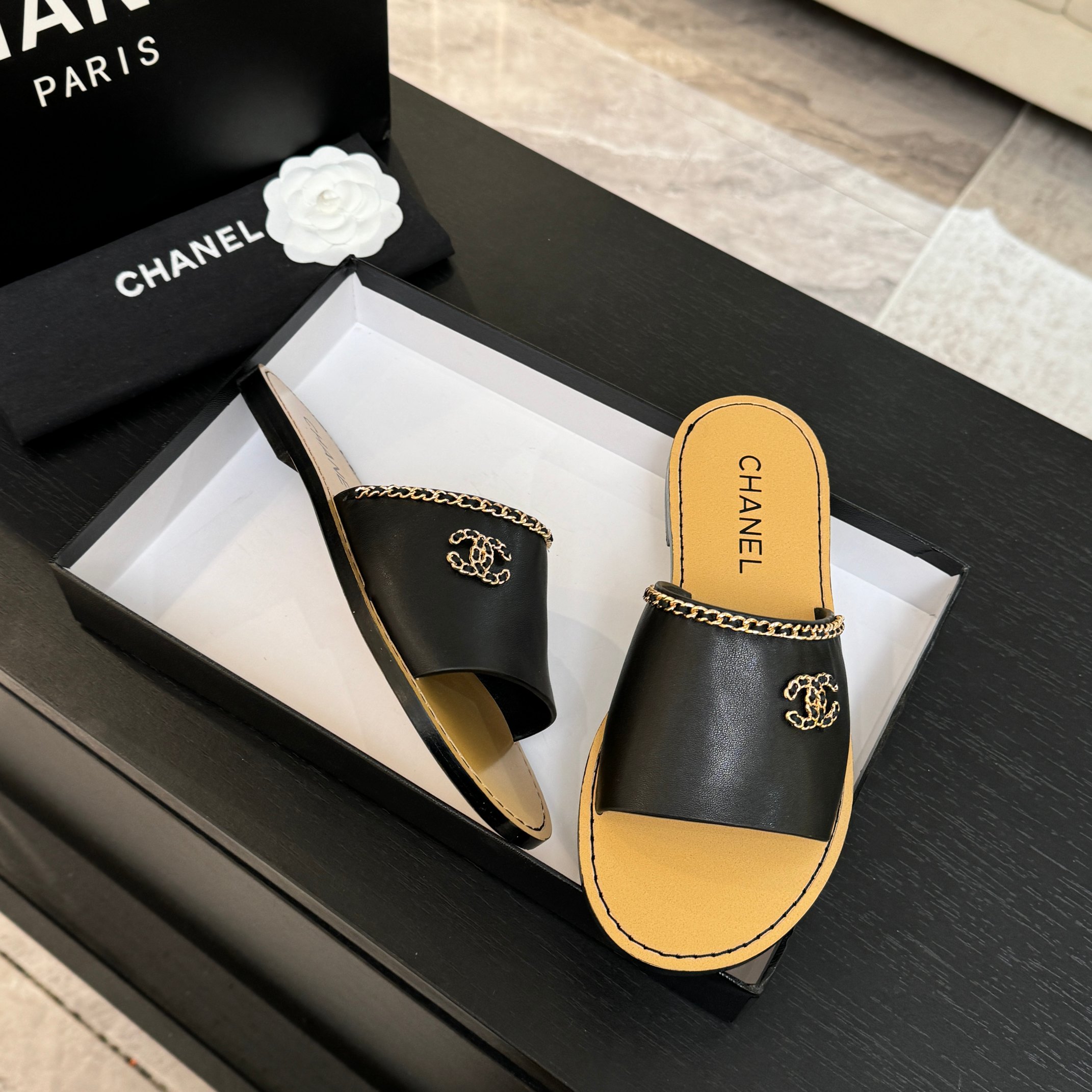 [TOP] CHANEL Flat Slippers - 4 Colors