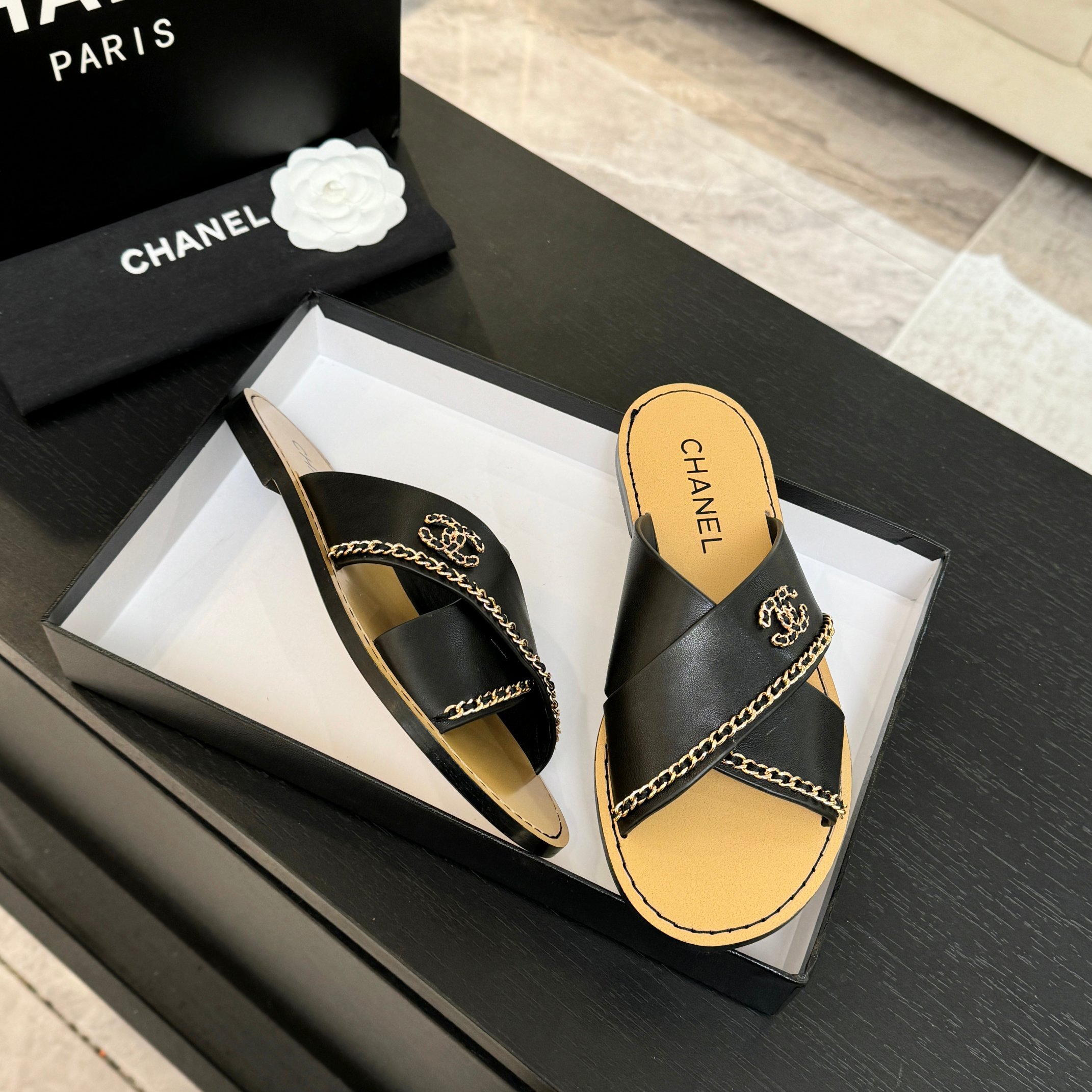 [TOP] CHANEL Flat Slippers - 4 Colors