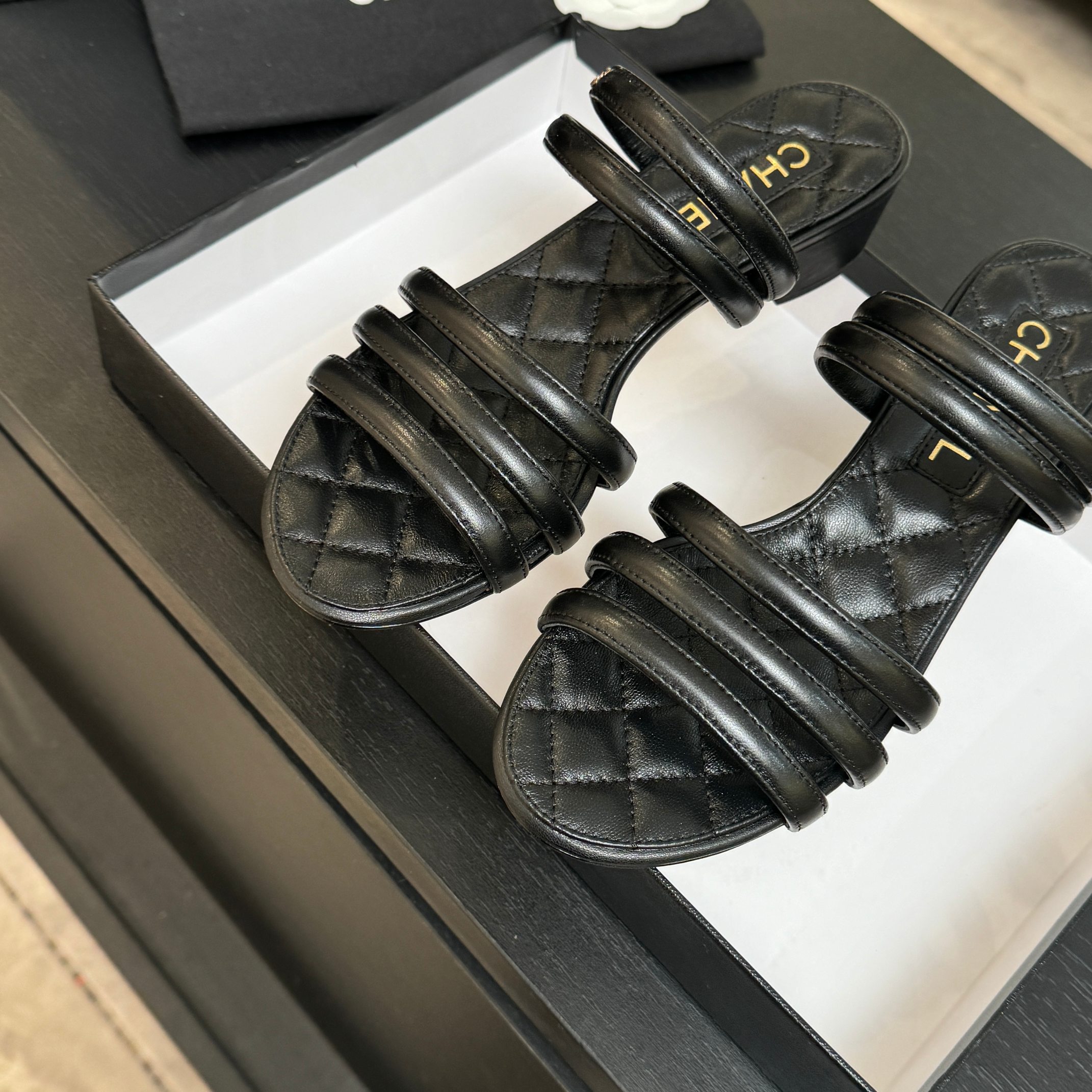 [TOP] CHANEL Low Heels Slippers - 3 Colors