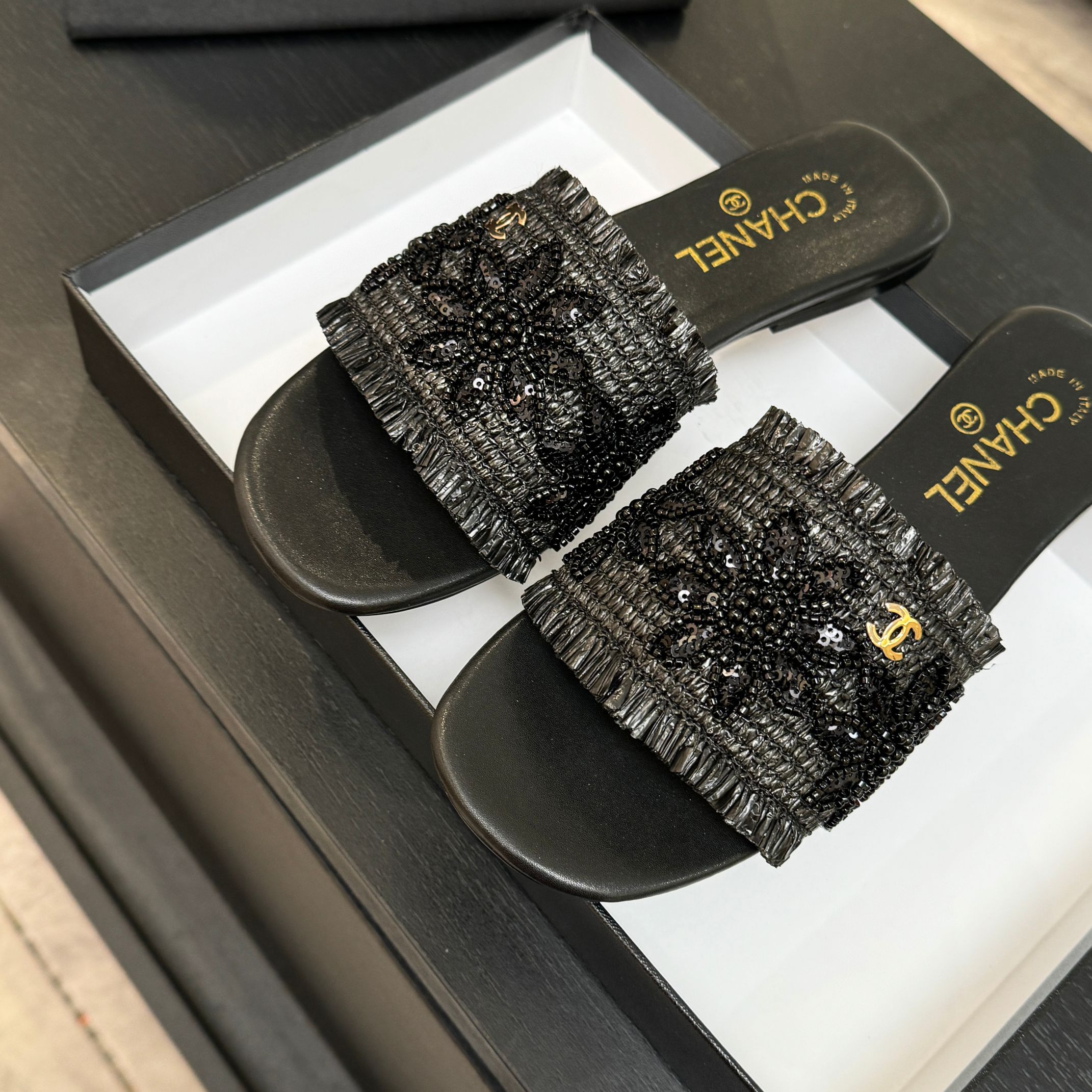 [TOP] CHANEL Flat Slippers - 3 Colors