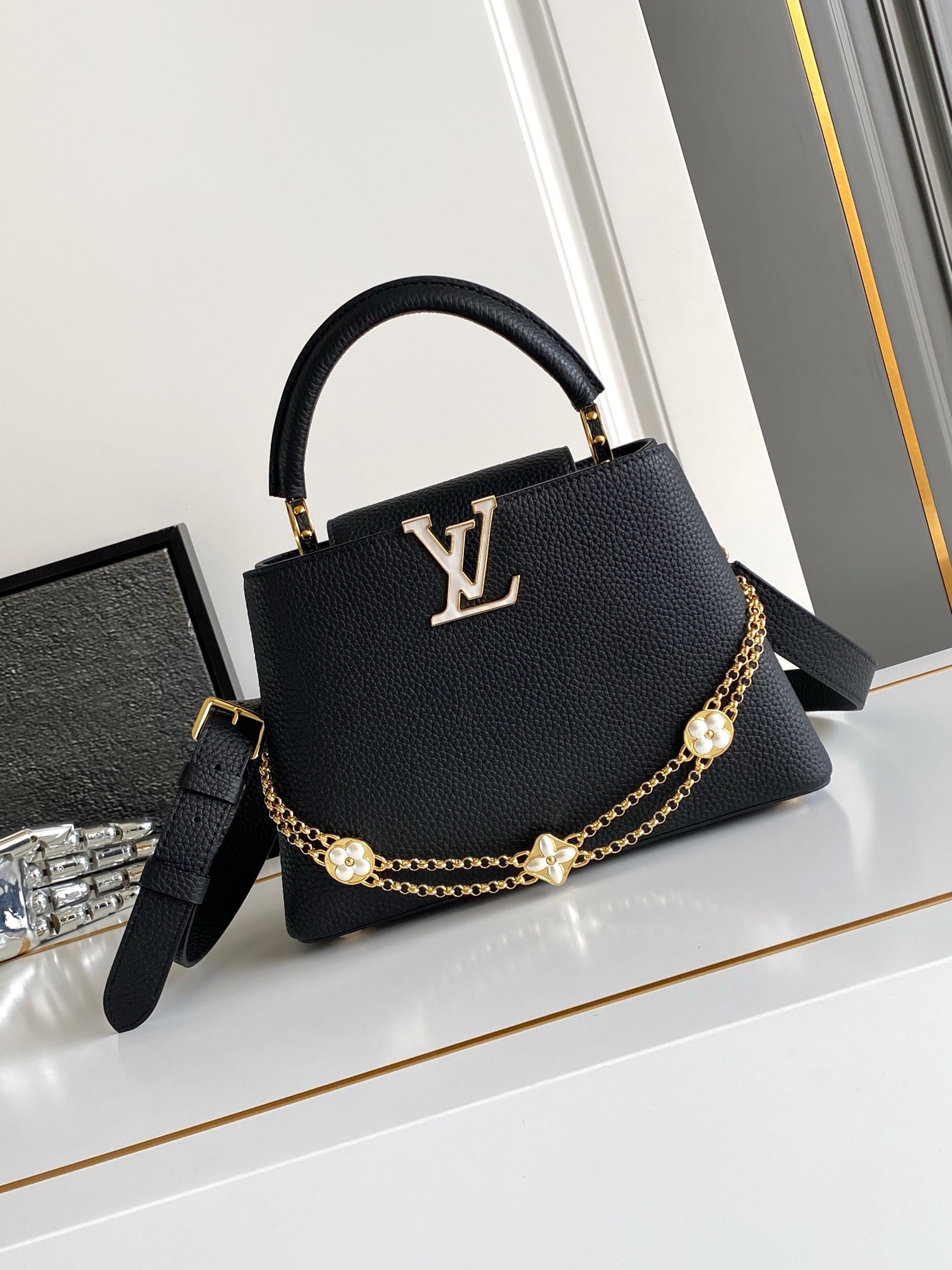 [TOP] Louis Vuitton LV Capucines Bag 21cm/27cm - Black