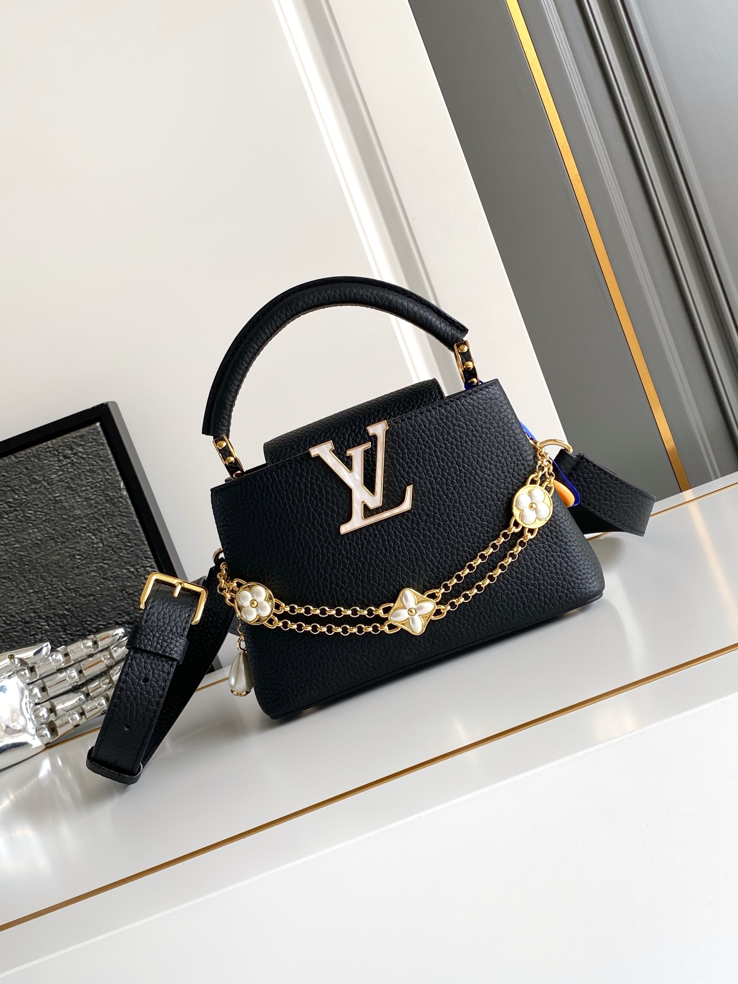 [TOP] Louis Vuitton LV Capucines Bag 21cm/27cm - Black