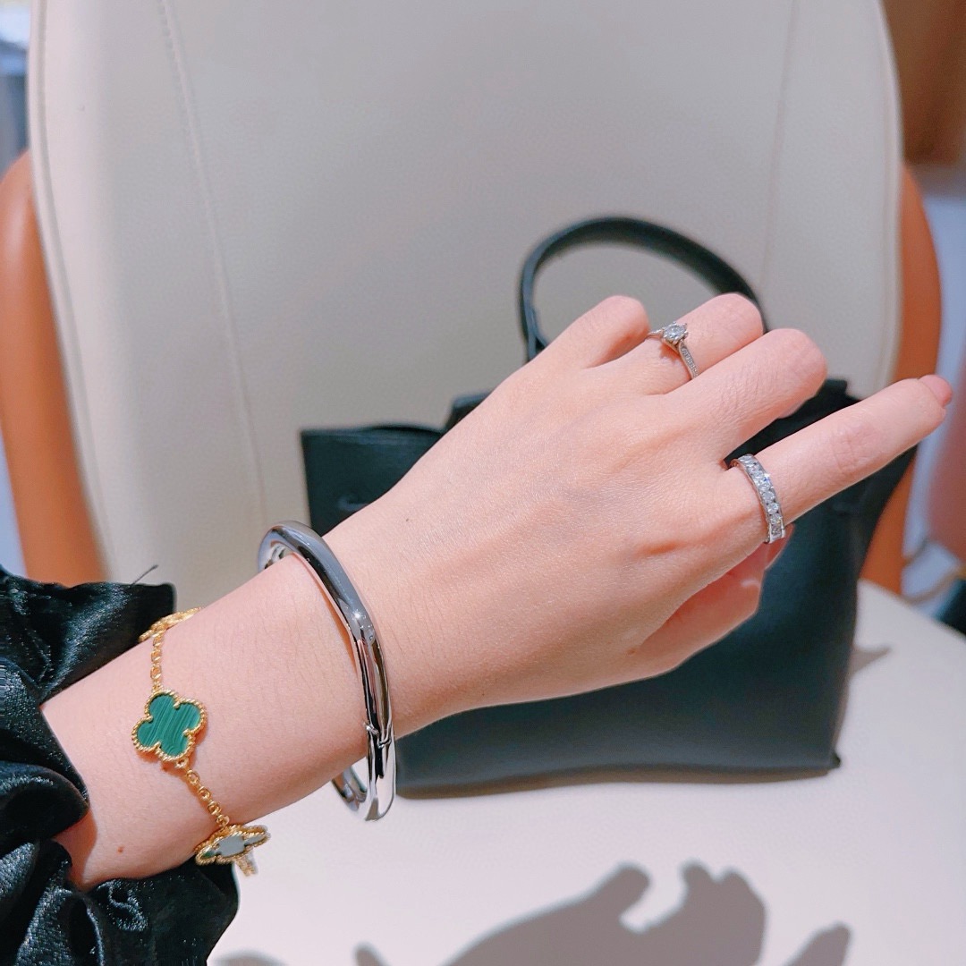 [TOP] HERMES Heart Bracelet- Sliver