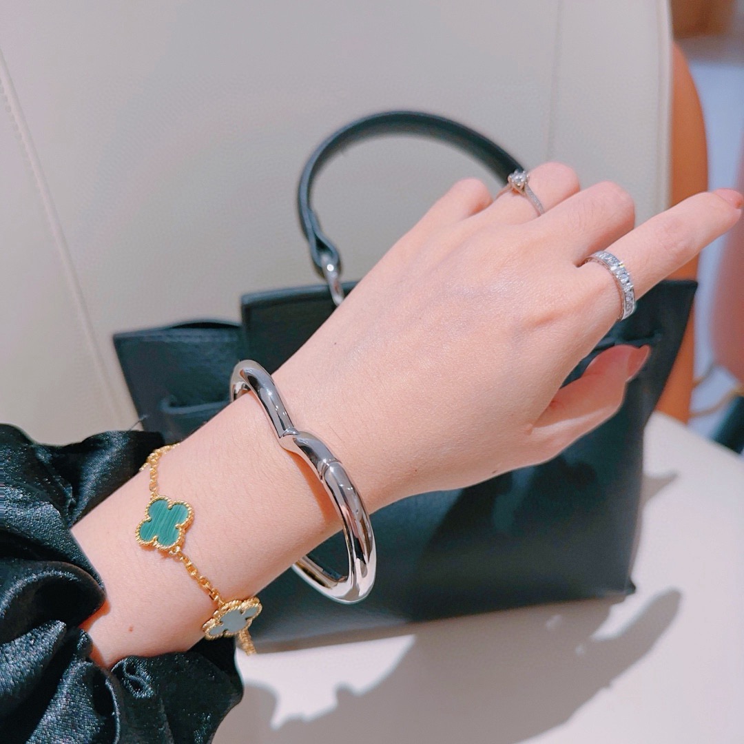 [TOP] HERMES Heart Bracelet- Sliver