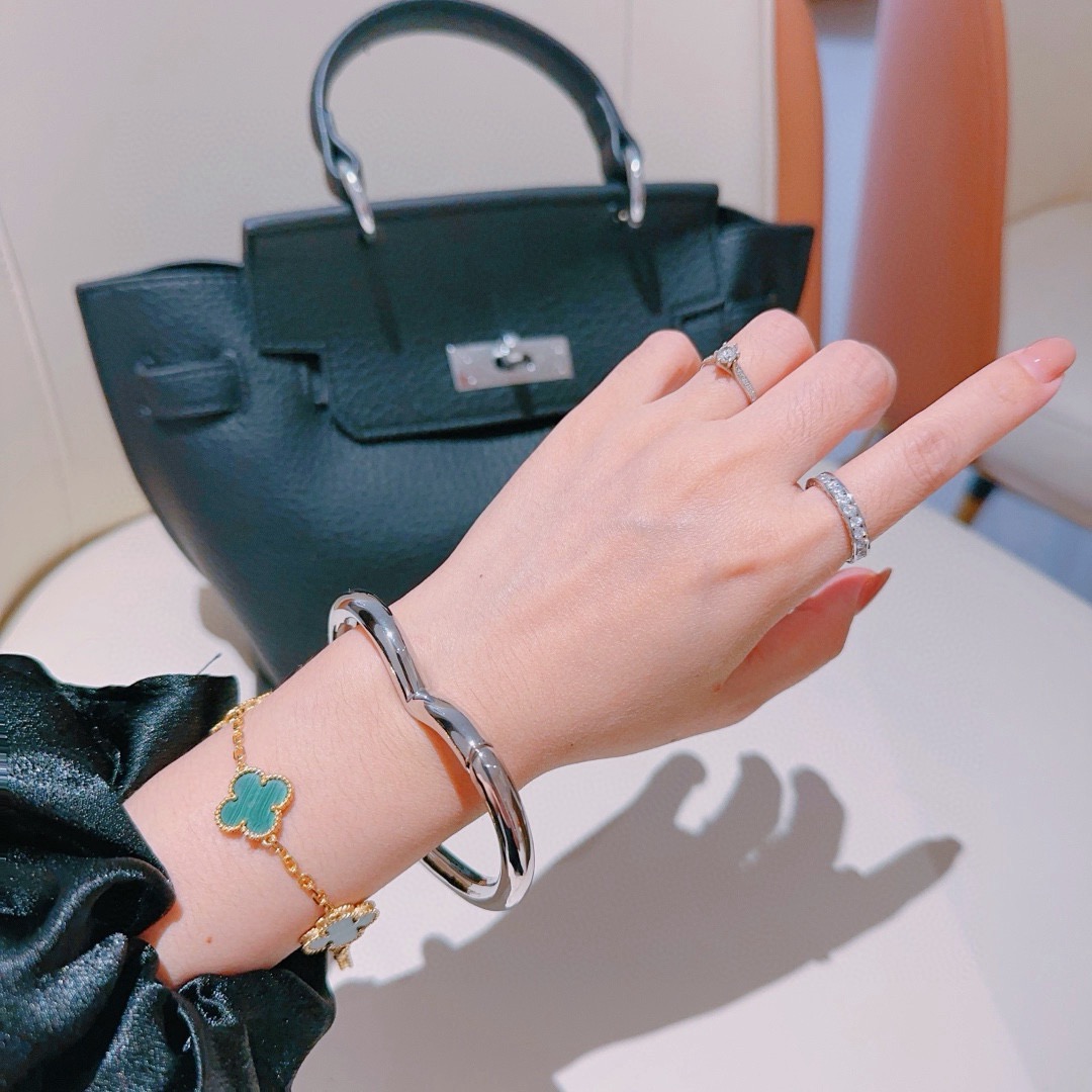 [TOP] HERMES Heart Bracelet- Sliver