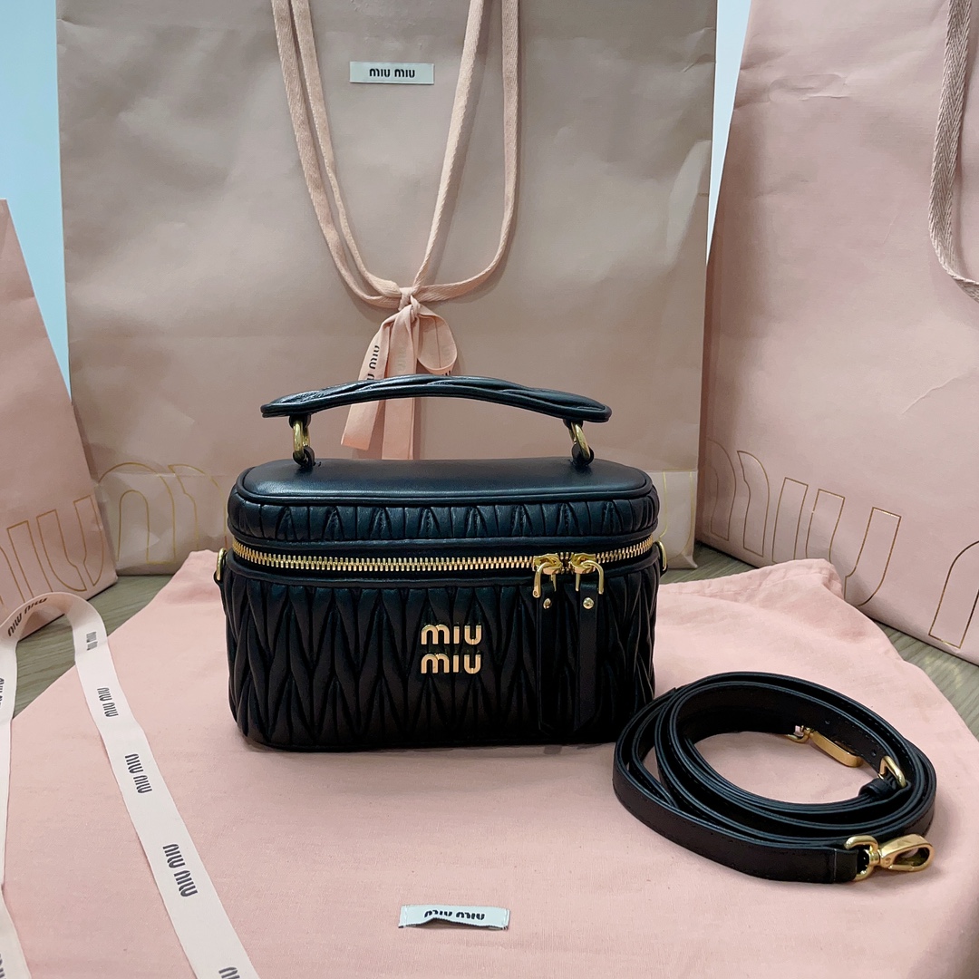 [TOP] Miu Miu Cosmetic  Bag 18 X11.5 X8 cm - 2 Colors
