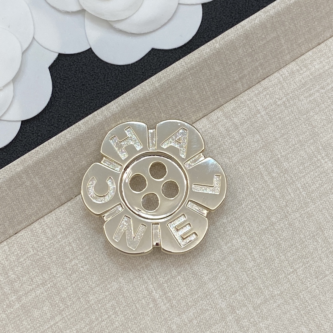 [TOP] CHANEL Brooch - Gold