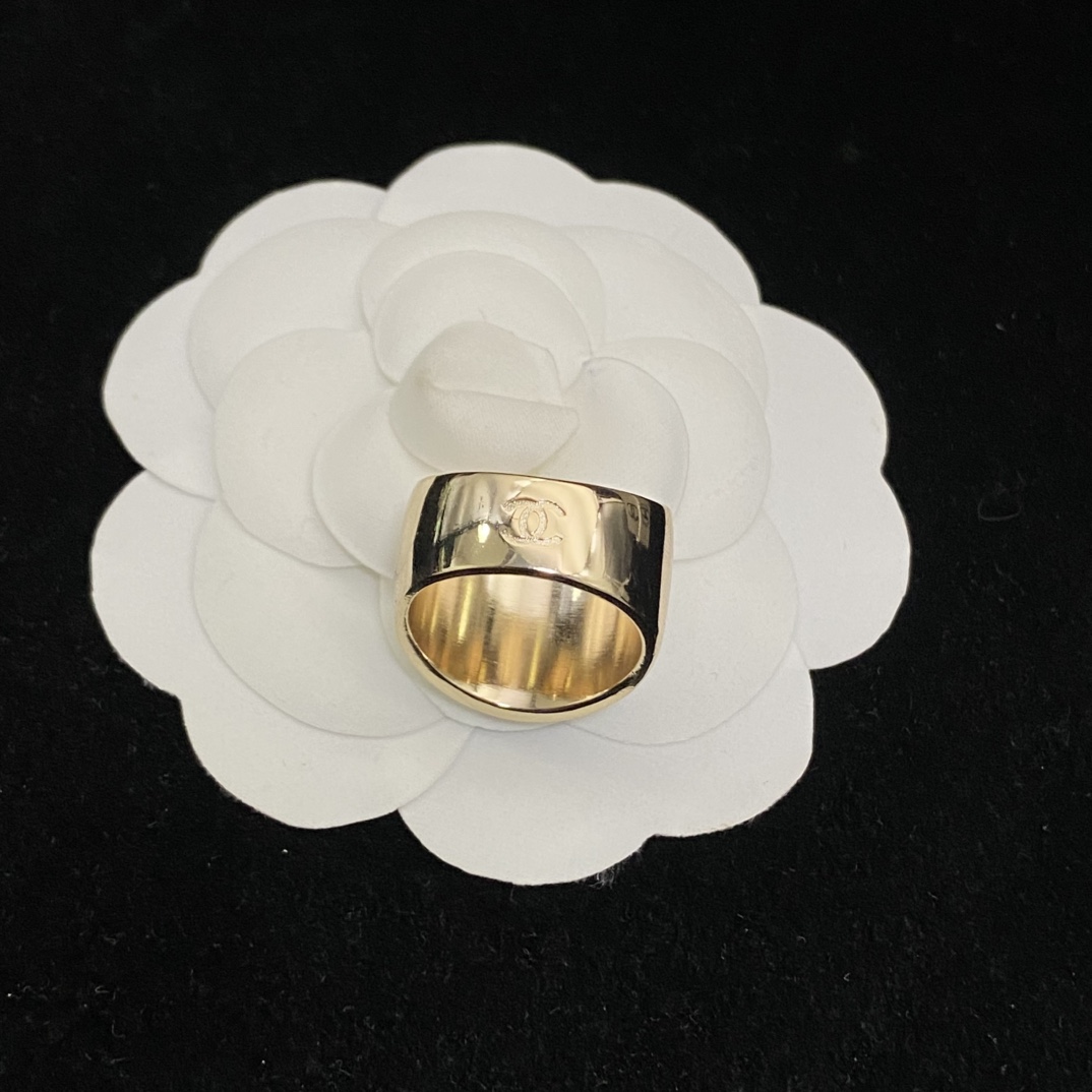 [TOP] CHANEL Ring - Gold and White