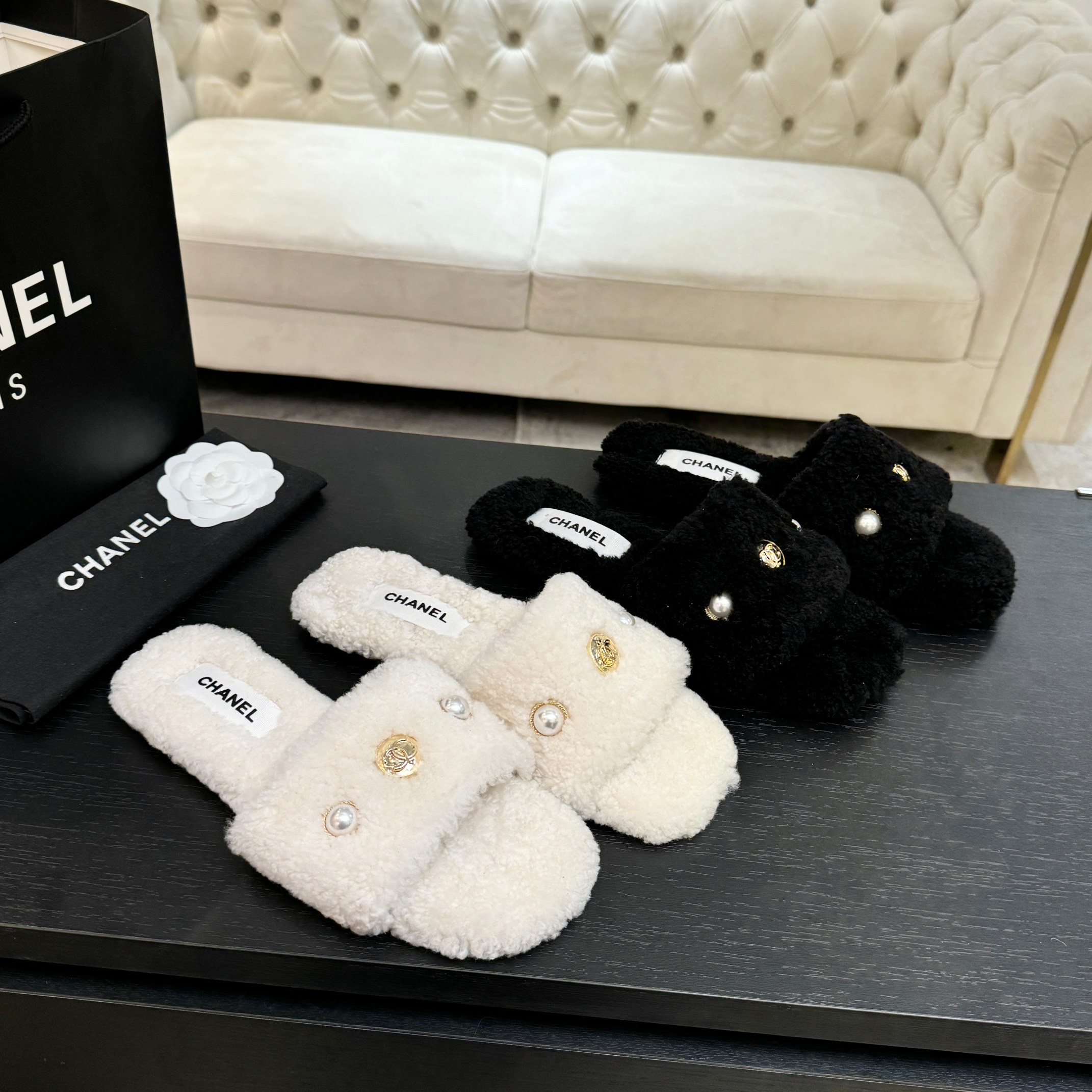 [TOP] CHANEL Fur Slippers - 2 Colors