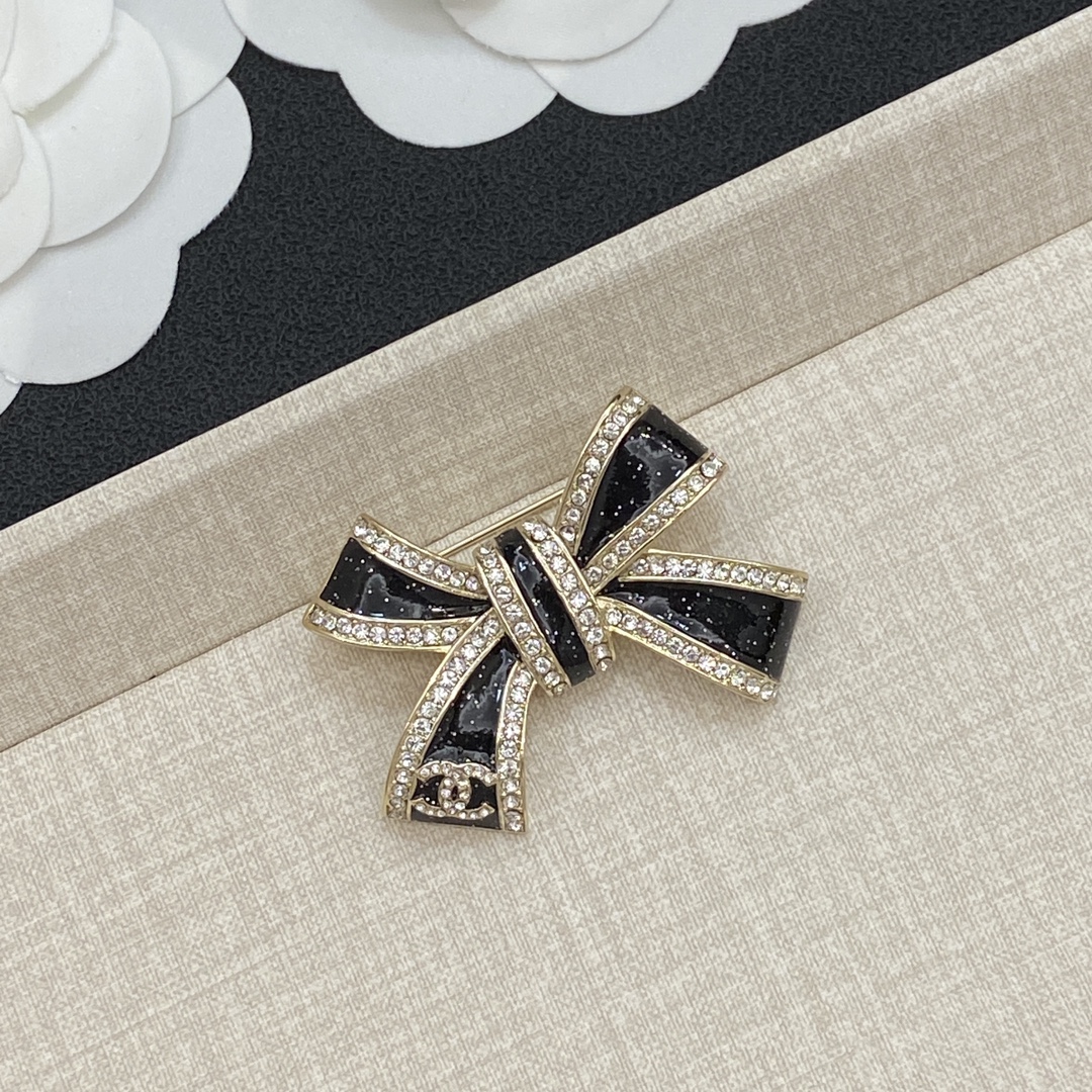 [TOP] CHANEL Brooch - Gold