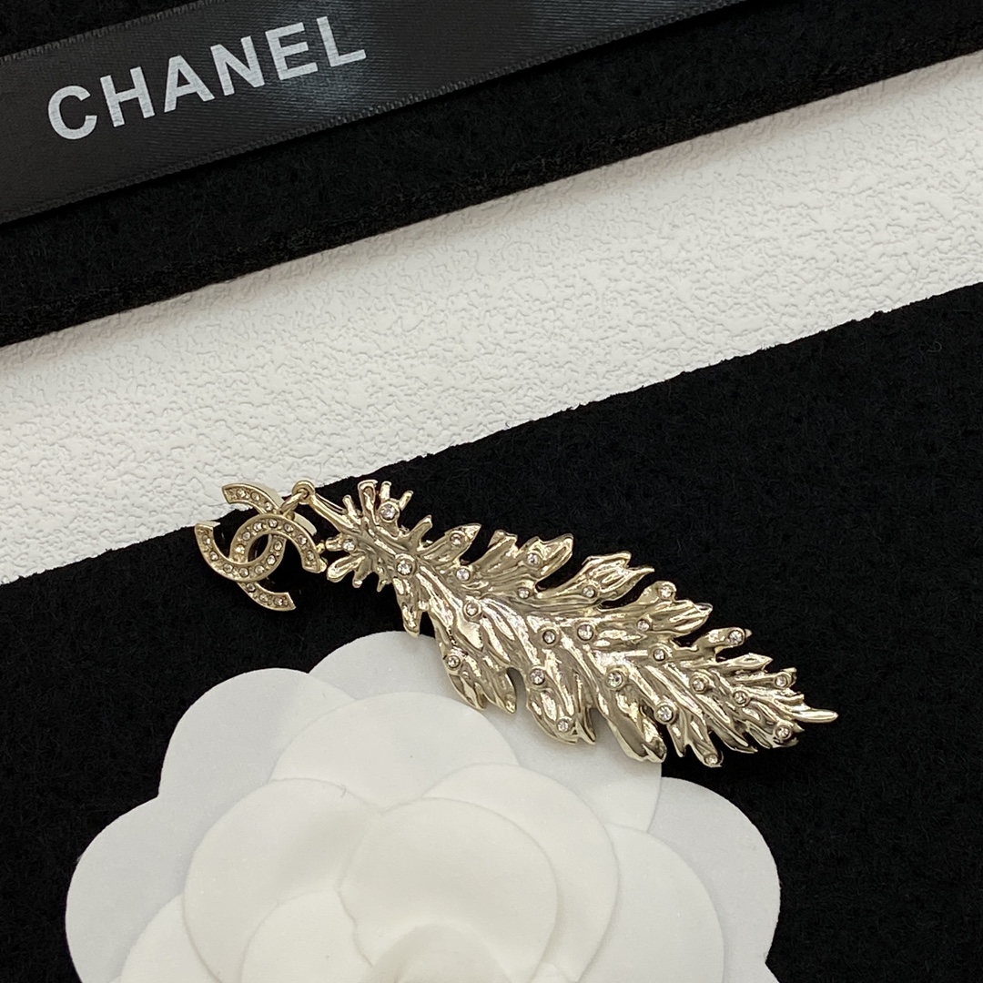 [TOP] CHANEL Brooch - Gold