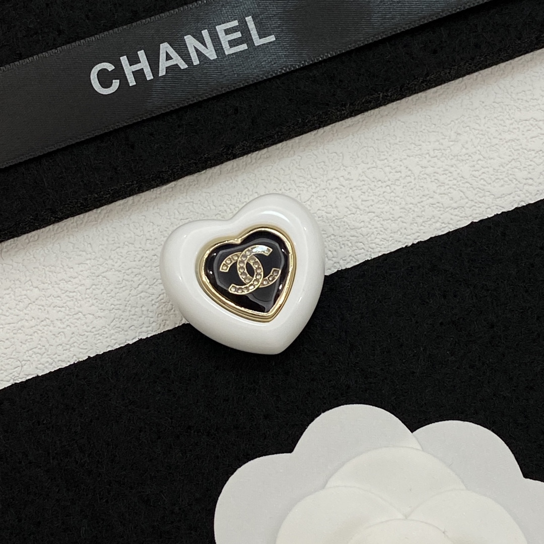 [TOP] CHANEL Brooch - White