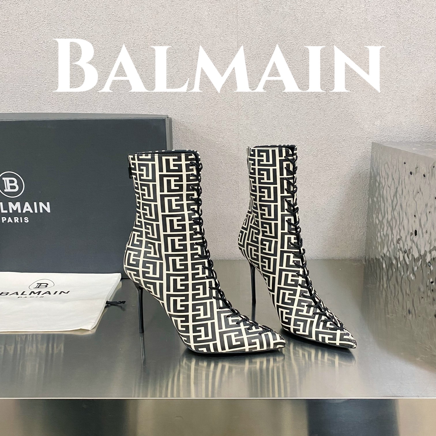 [TOP] Balmain Printed Boots - White and Black