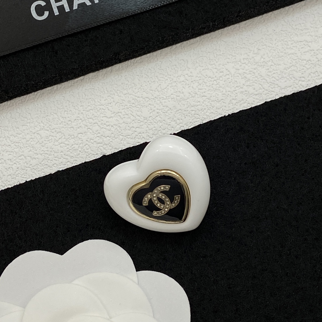[TOP] CHANEL Brooch - White