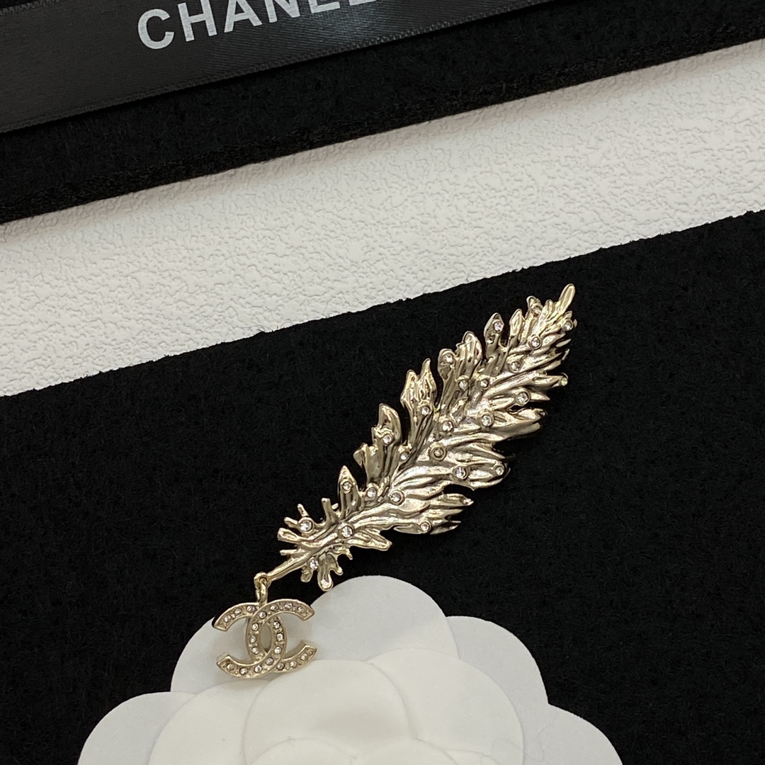 [TOP] CHANEL Brooch - Gold