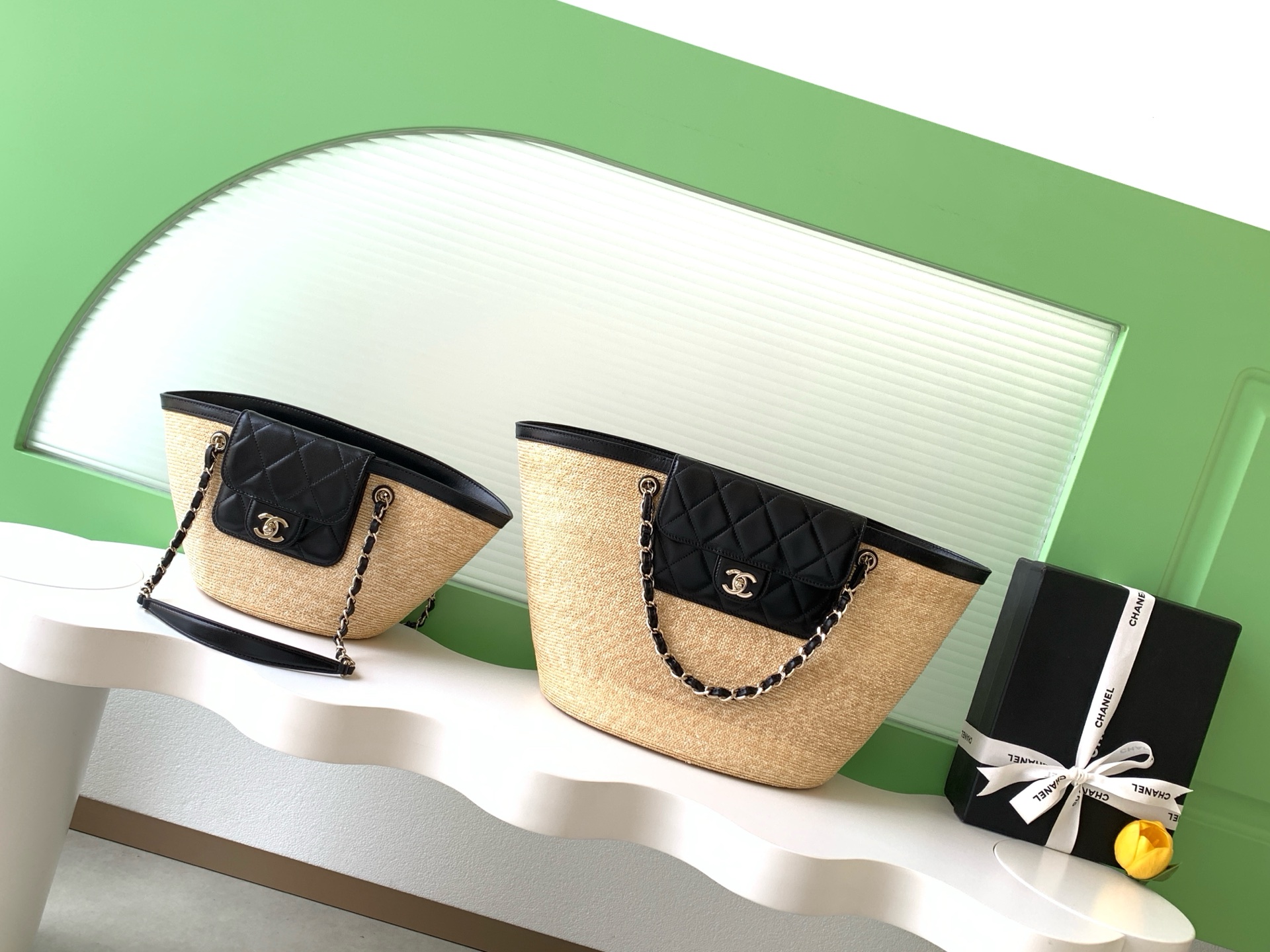 [TOP] CHANEL 26C Straw-Woven Patchwork Shopping Basket Bag 18-41-13cm/26-54-18cm- 2 Colors