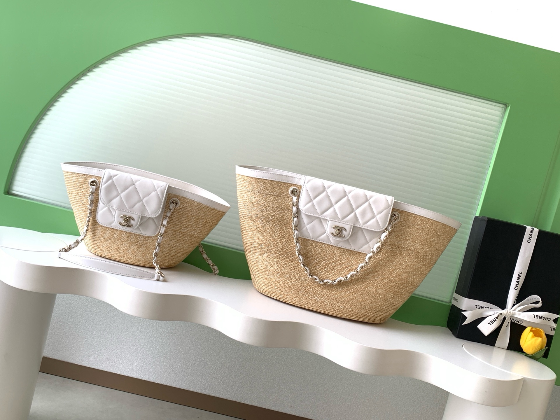 [TOP] CHANEL 26C Straw-Woven Patchwork Shopping Basket Bag 18-41-13cm/26-54-18cm- 2 Colors