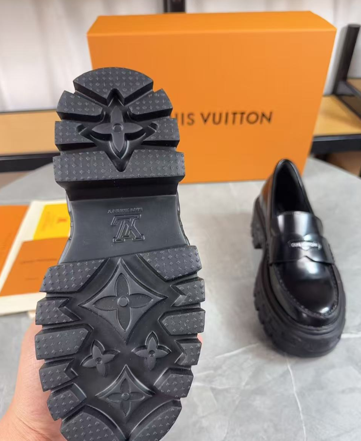 [TOP] Louis Vuitton LV  Loafers - Black
