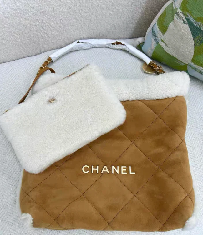 [TOP] CHANEL 23B 22 Shearling Hobo Bag 39-42-8cm - Brown
