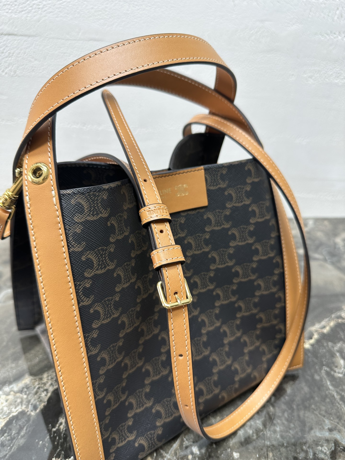 [TOP] CELINE CUBO Bag Calfskin 18.5x21x17cm - Brown