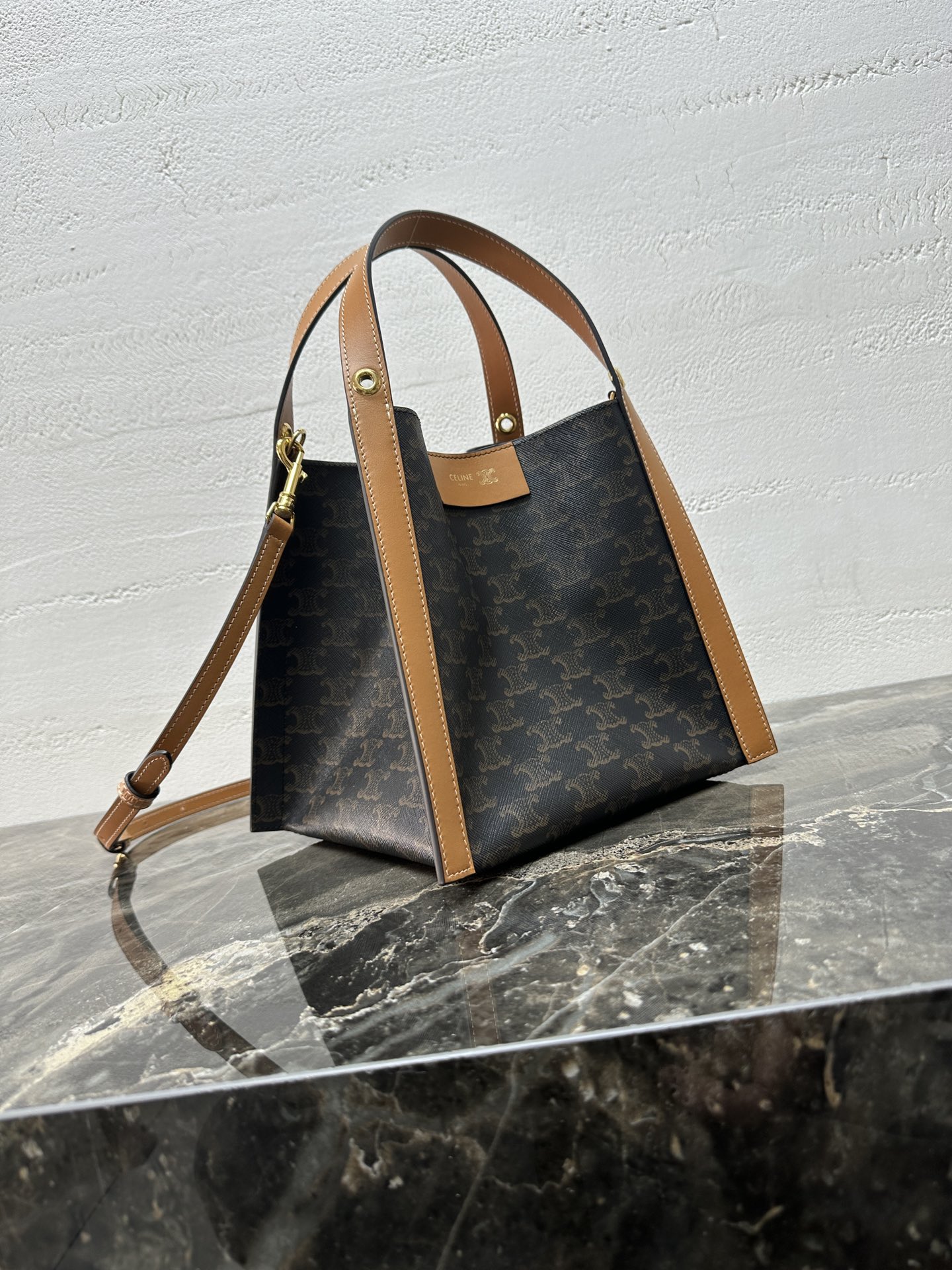 [TOP] CELINE CUBO Bag Calfskin 18.5x21x17cm - Brown