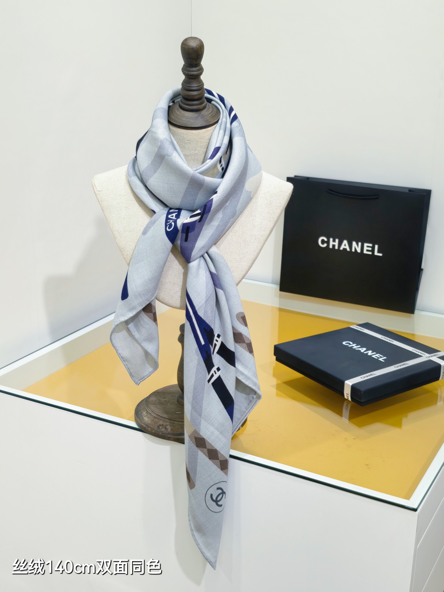 [TOP] CHANEL 70% Cashmere + 30% Silk Scarf 140x140 cm - Blue