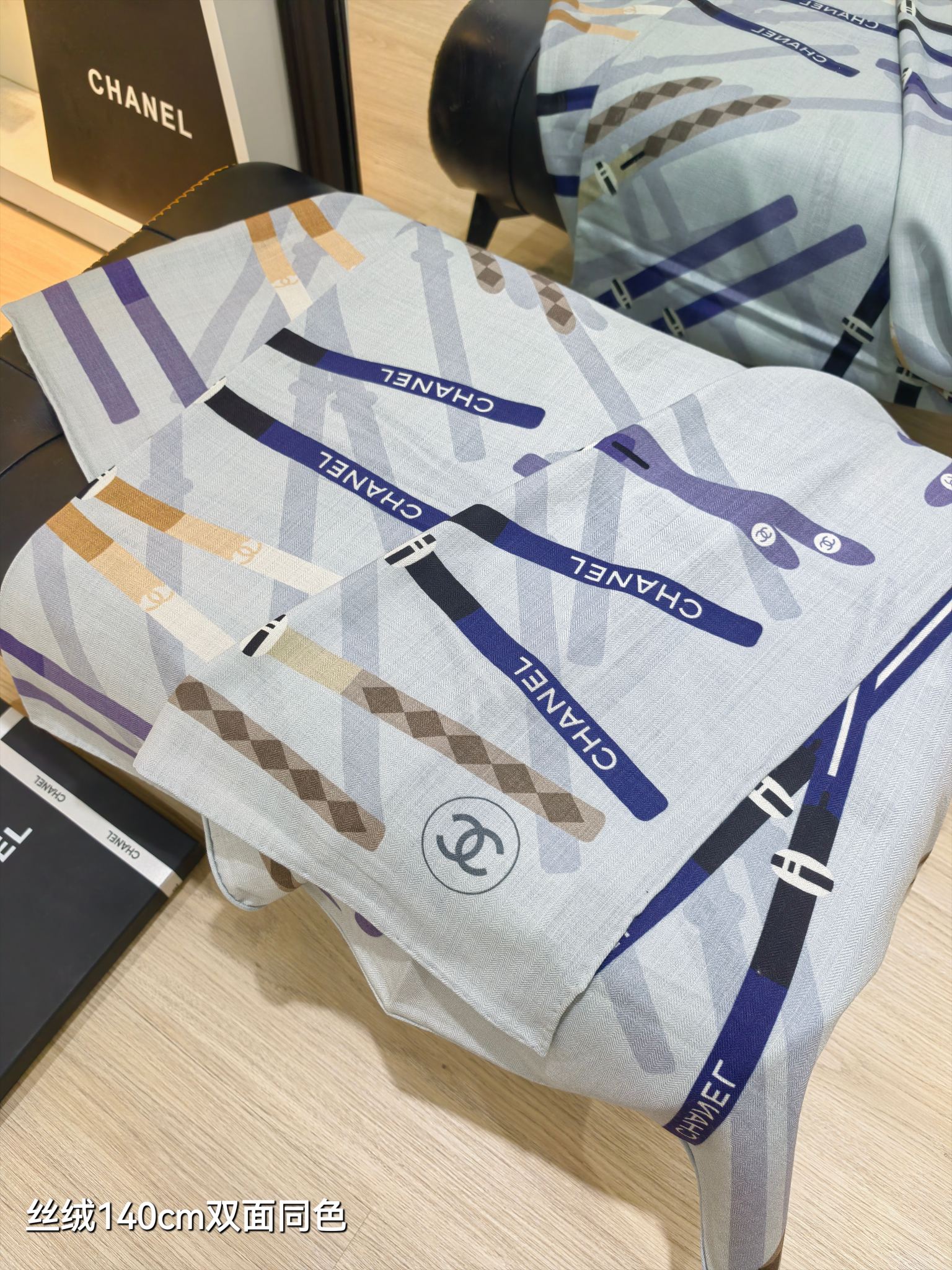 [TOP] CHANEL 70% Cashmere + 30% Silk Scarf 140x140 cm - Blue