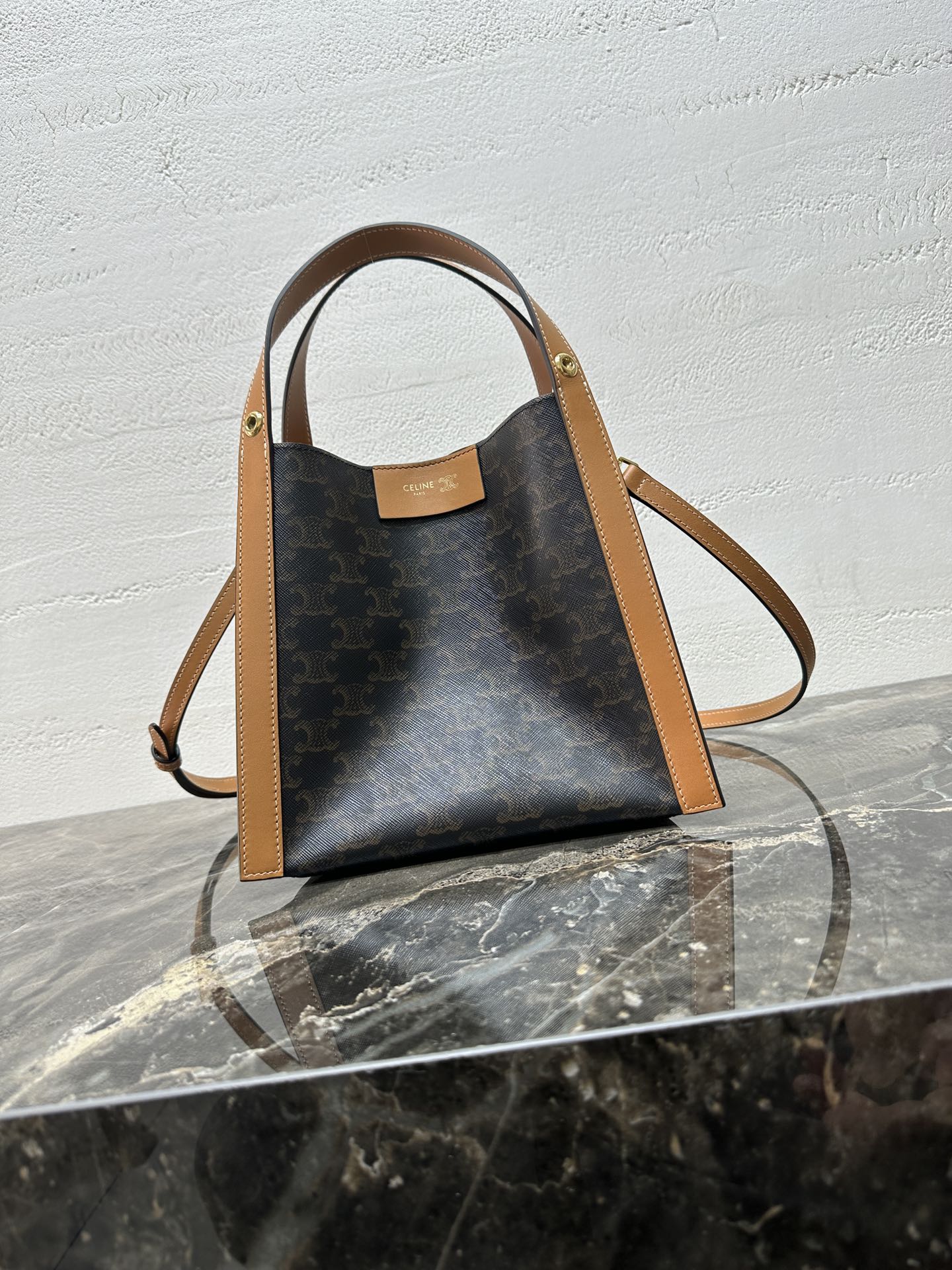 [TOP] CELINE CUBO Bag Calfskin 18.5x21x17cm - Brown