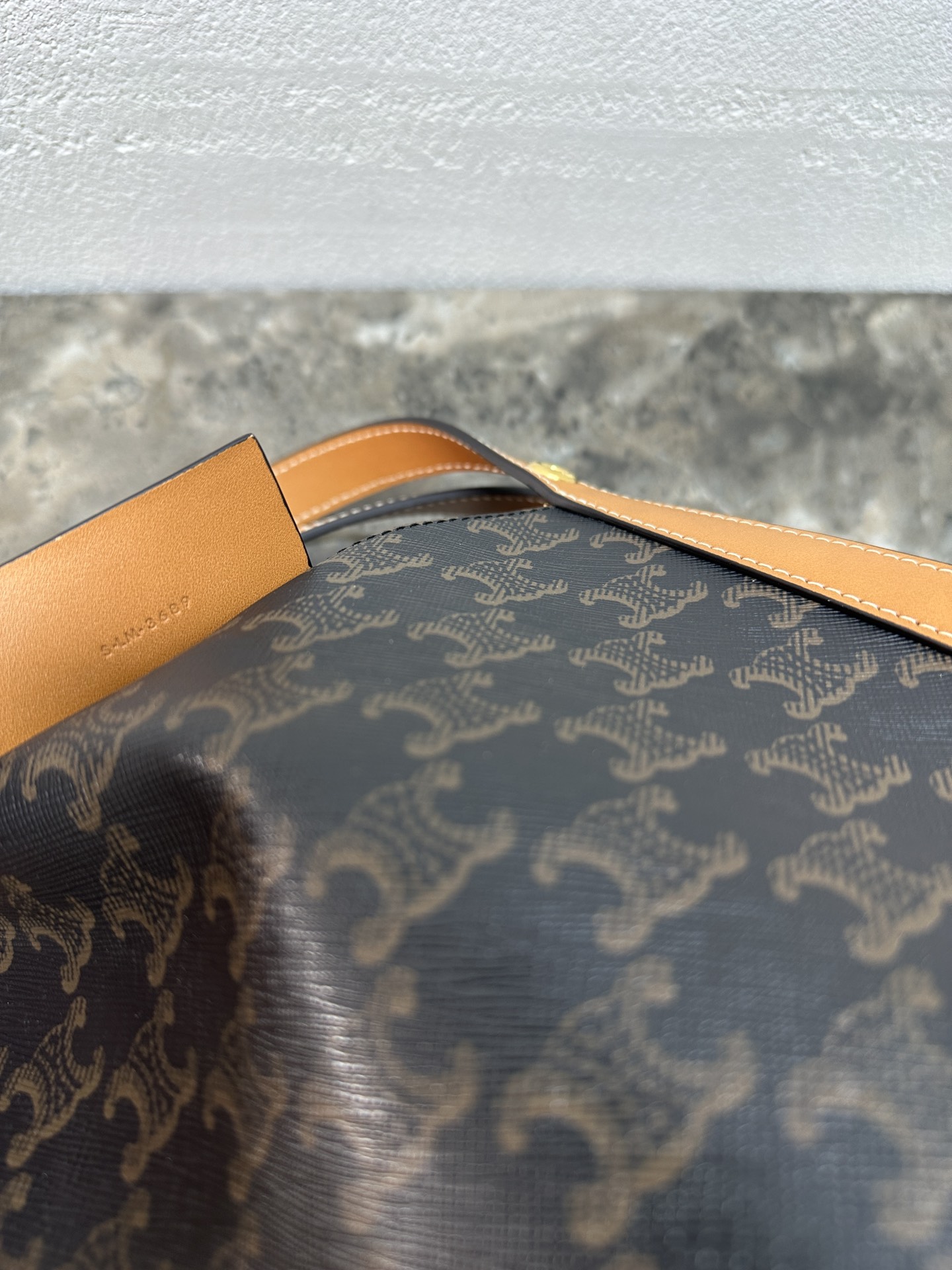 [TOP] CELINE CUBO Bag Calfskin 18.5x21x17cm - Brown