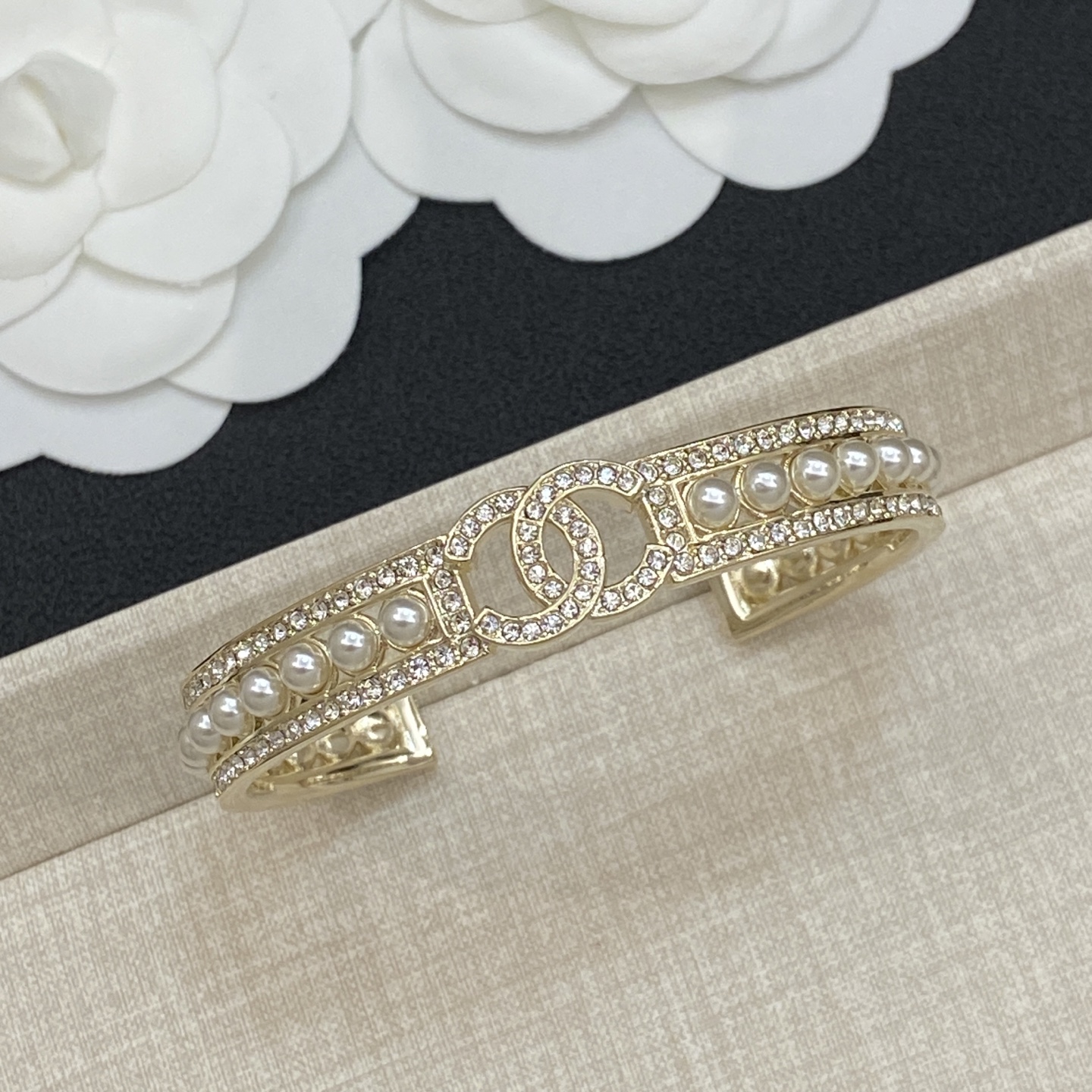 [TOP] CHANEL Bracelet - Gold