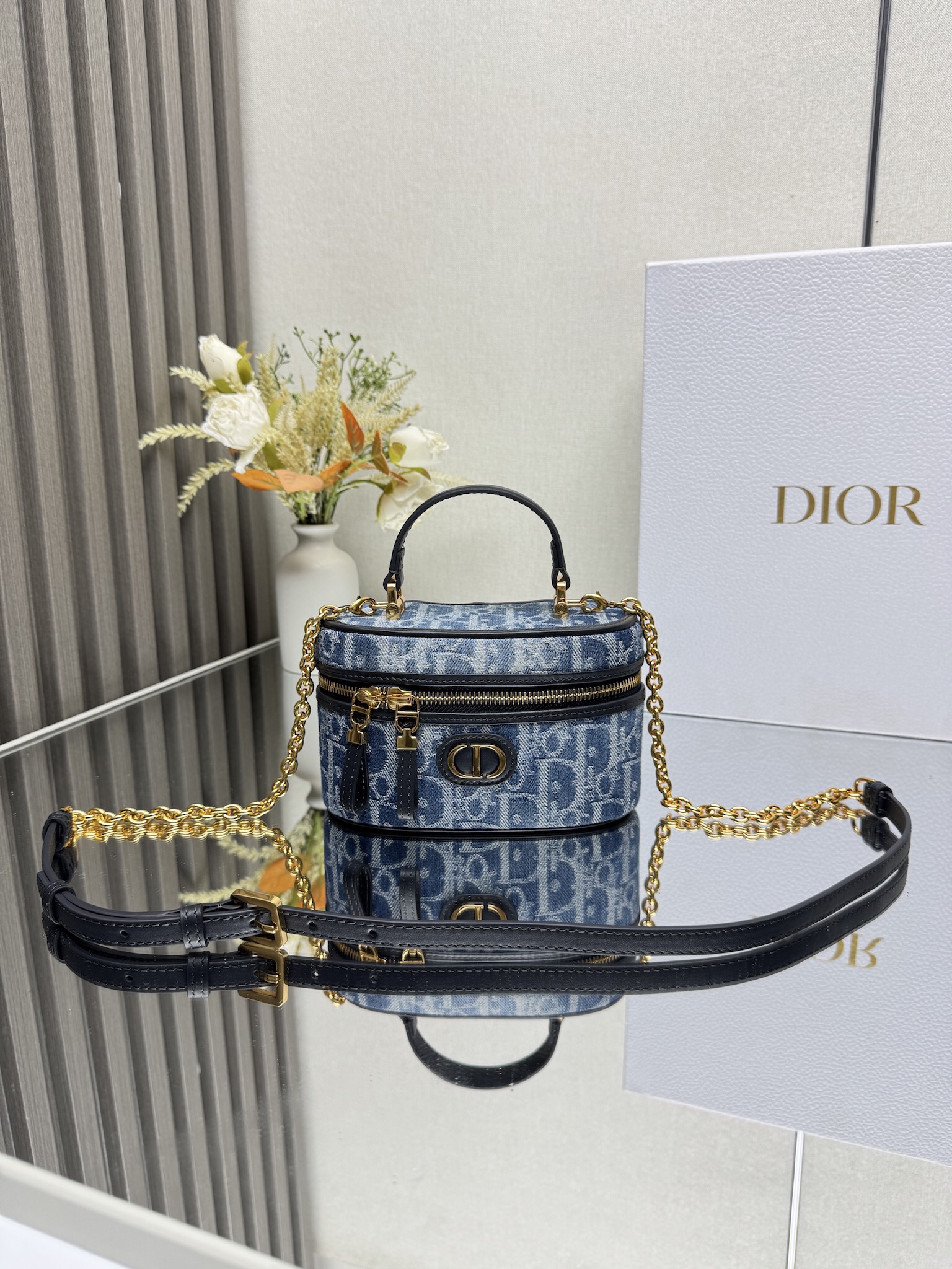 [TOP] Christian Dior 30 Montaigne Vanity Bag 16.5x8x9.5cm - Denim Blue