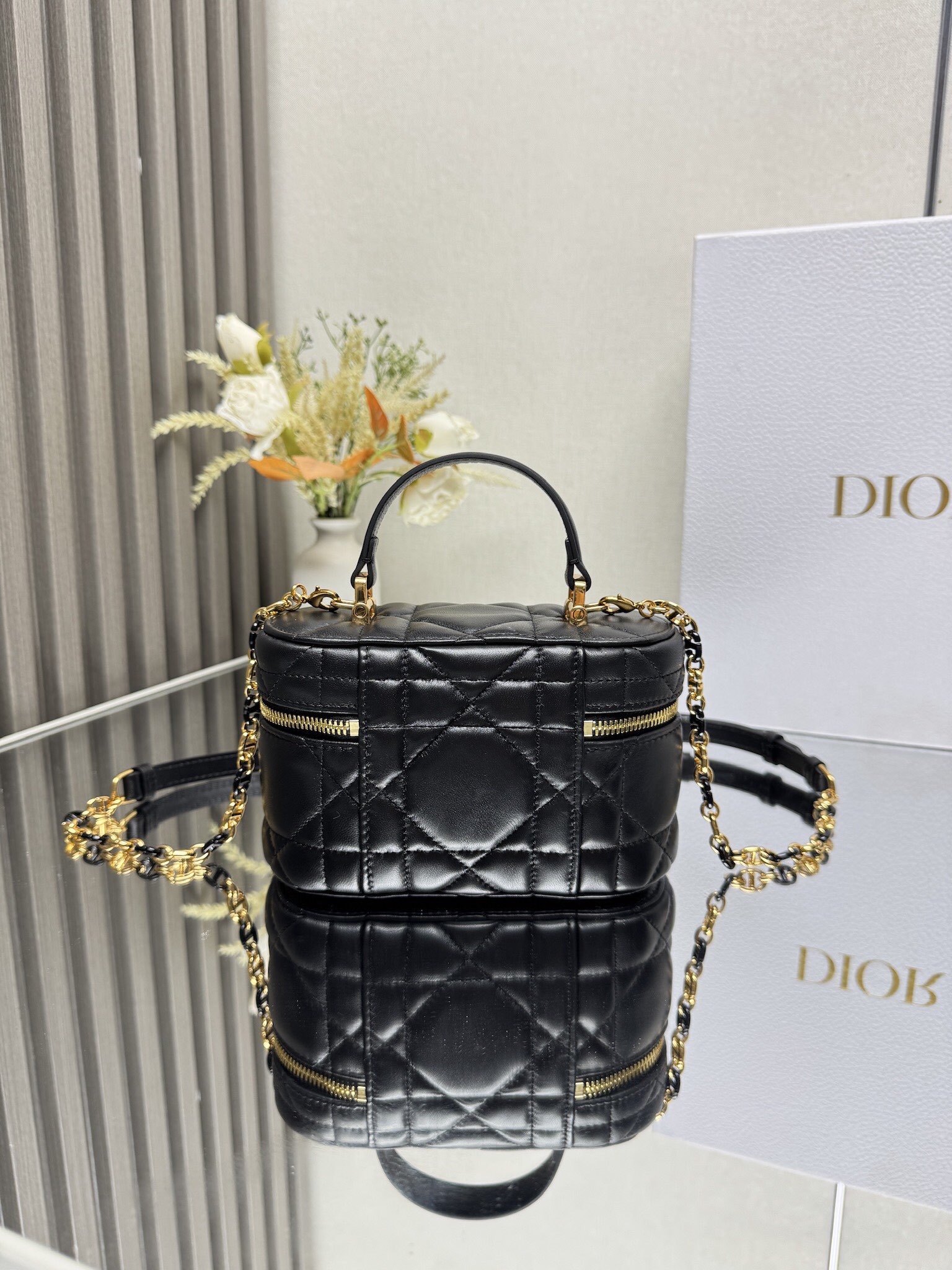 [TOP] Christian Dior 30 Montaigne Vanity Bag Lambskin 16.5x8x9.5cm - Black