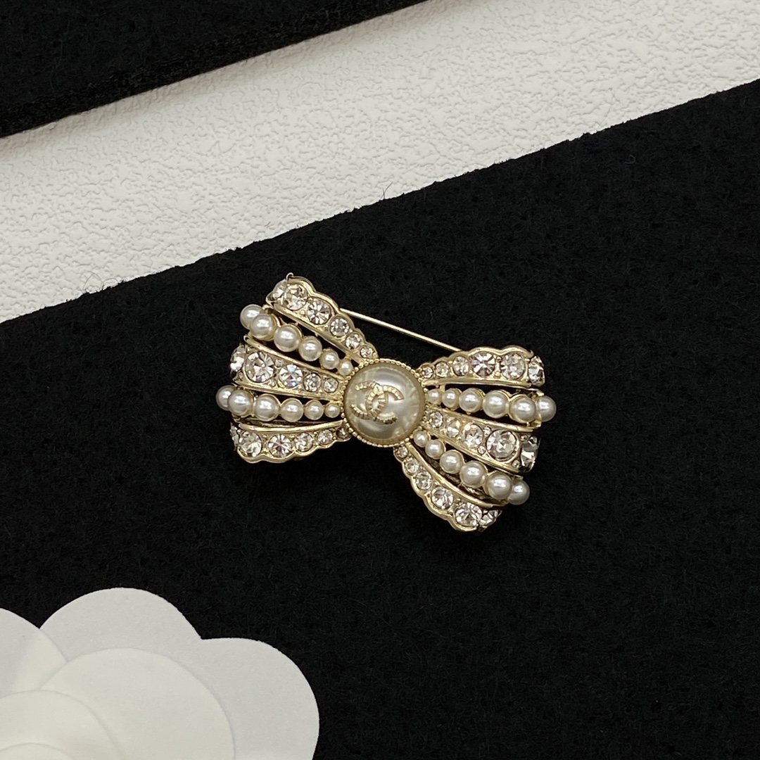 [TOP] CHANEL Bow Pearl Brooch - Gold